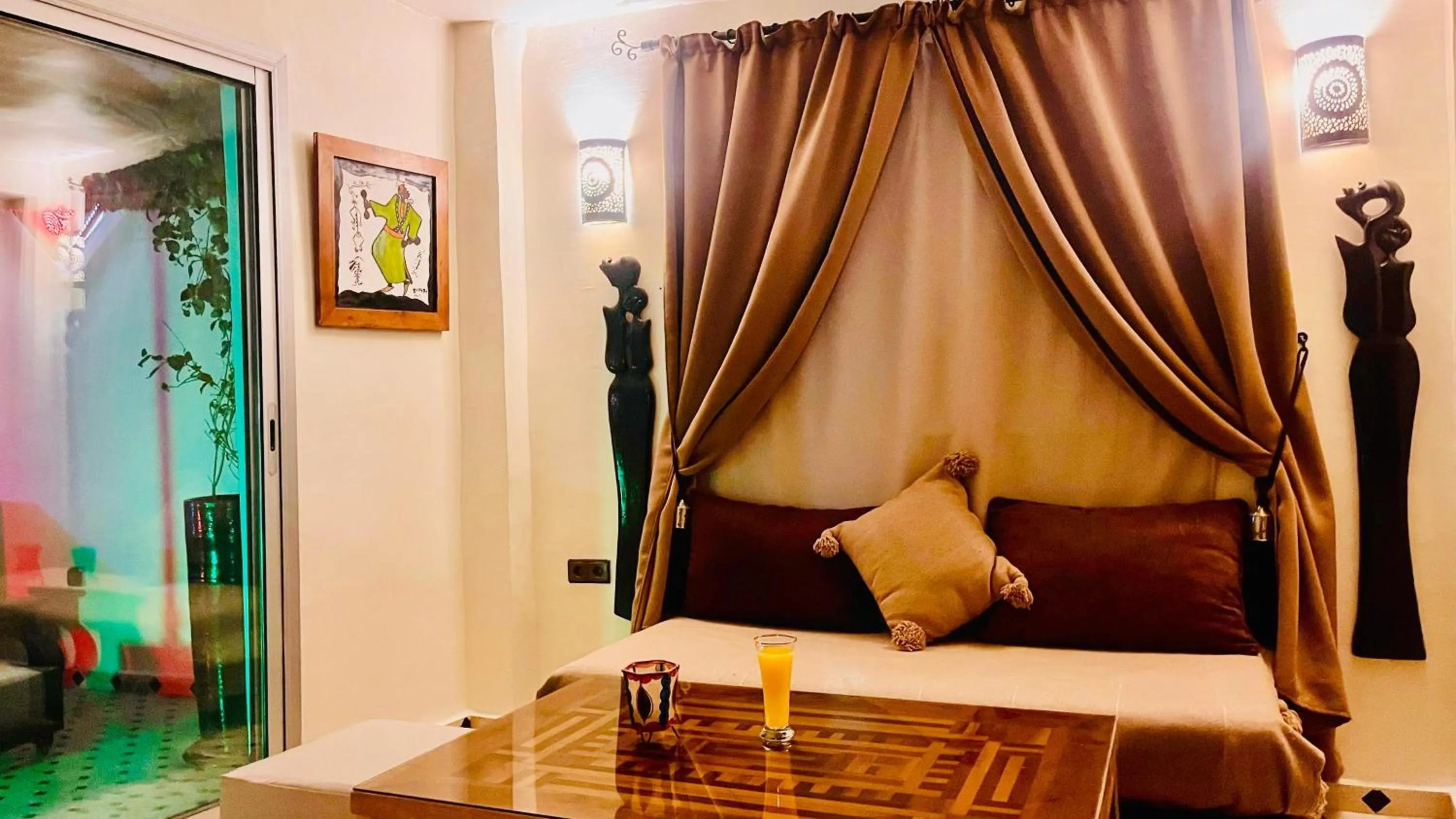 Property building, Bed in Dar Najat