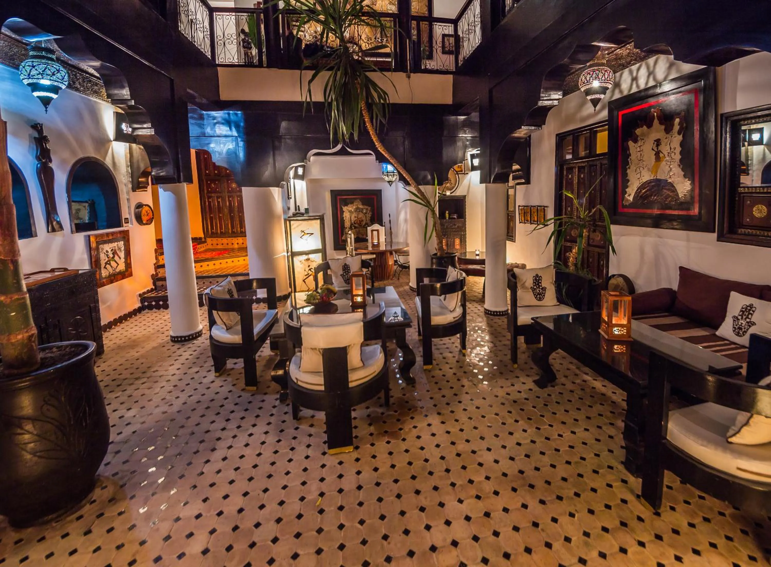 Restaurant/places to eat in Dar Najat