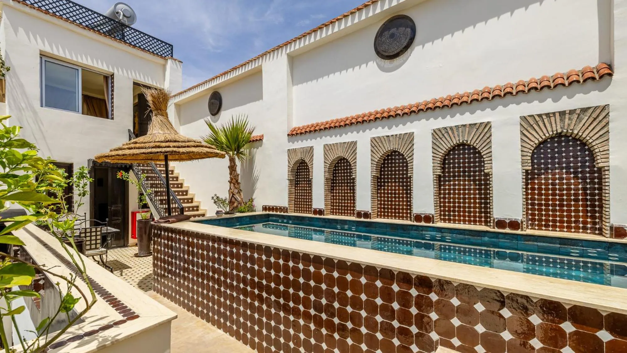 Property building in Dar Najat