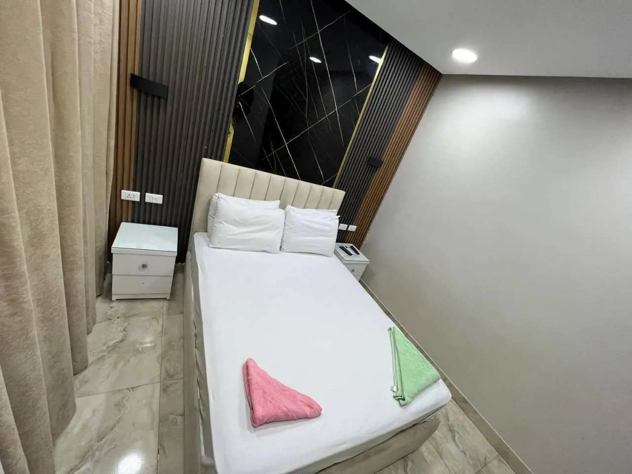 Double Room with Private Bathroom in Lucky Hostel