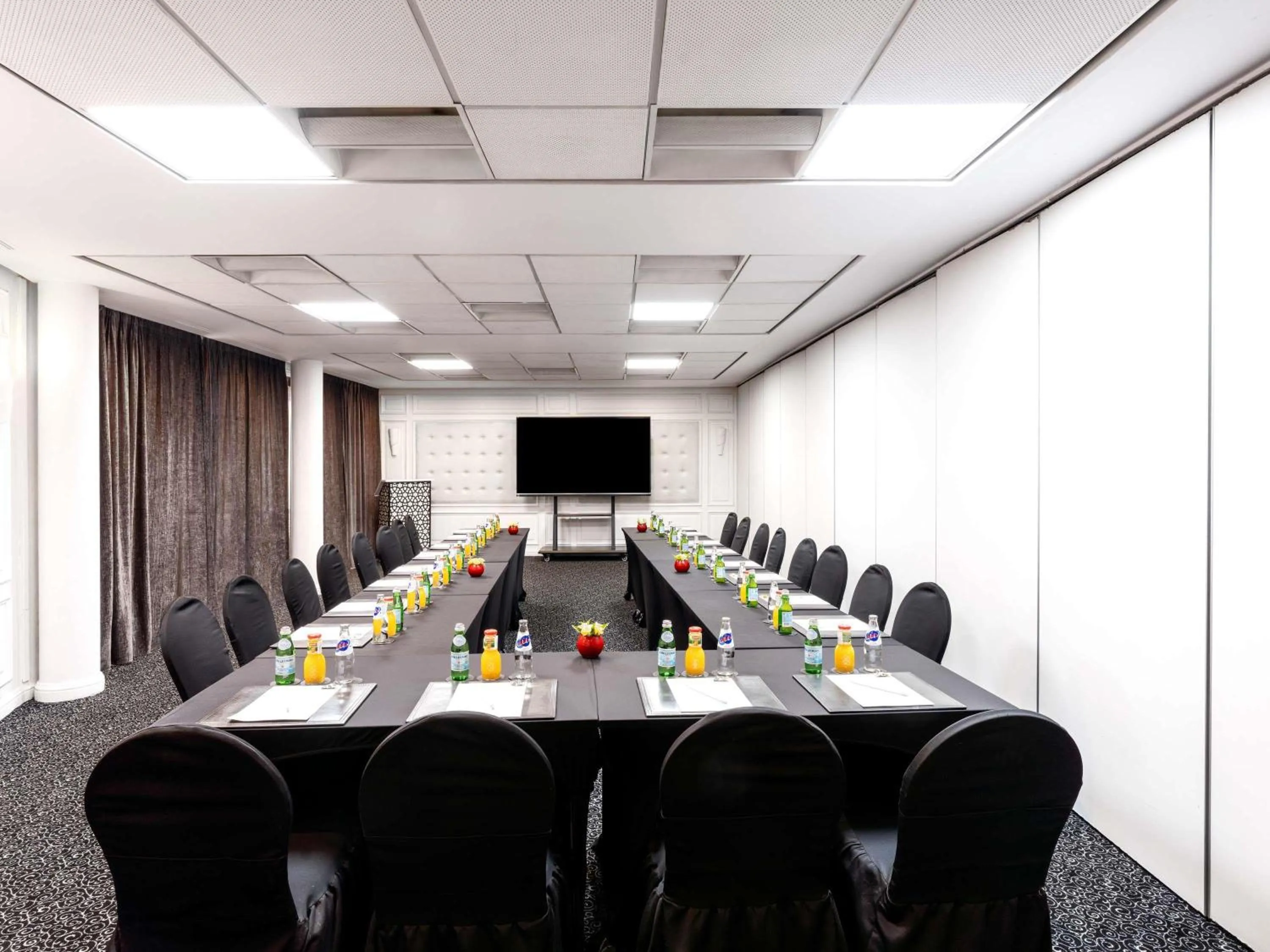 Meeting/conference room in Le Diwan Hotel Rabat - MGallery Collection