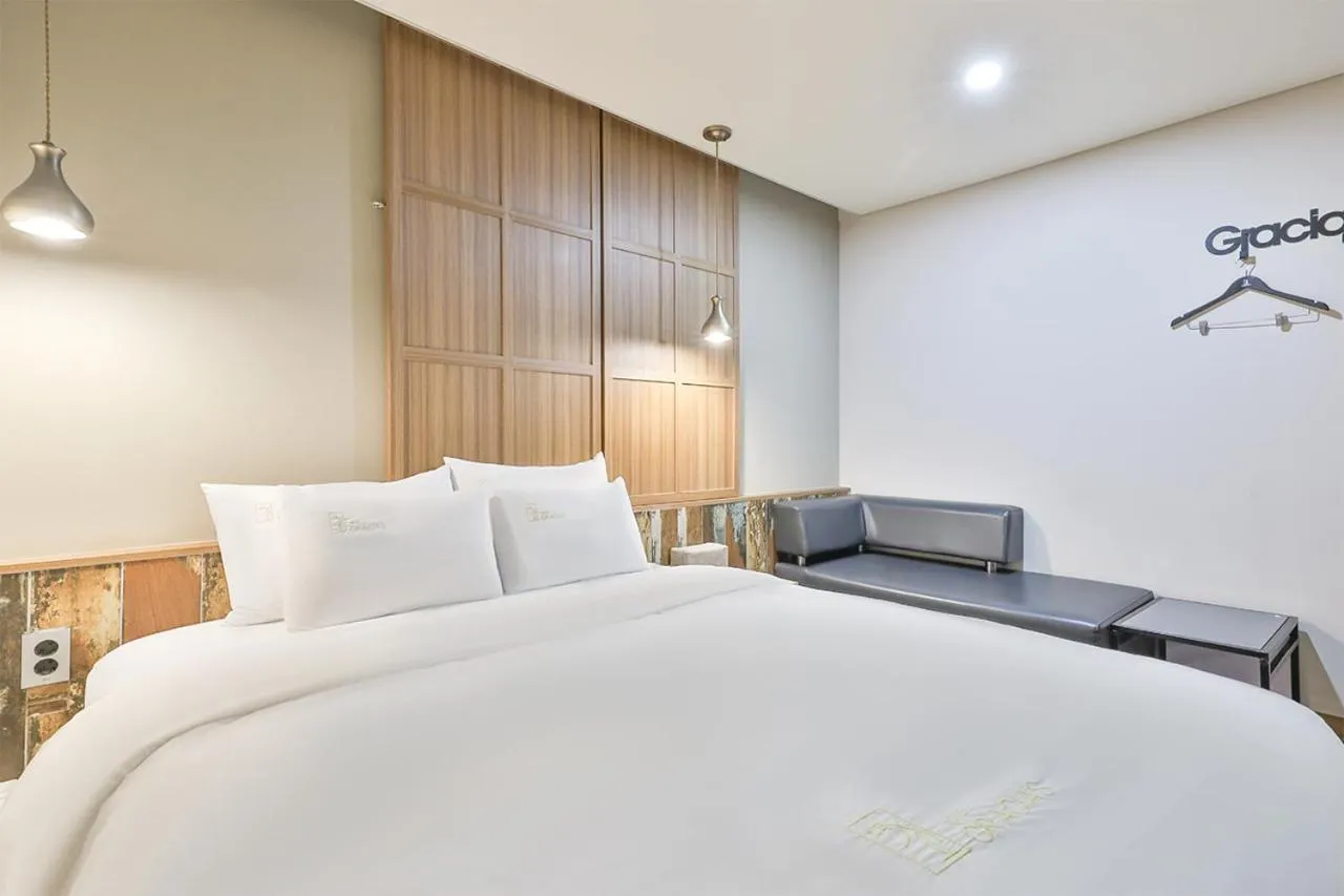 Bedroom, Bed in Gracias Hotel Gimhae