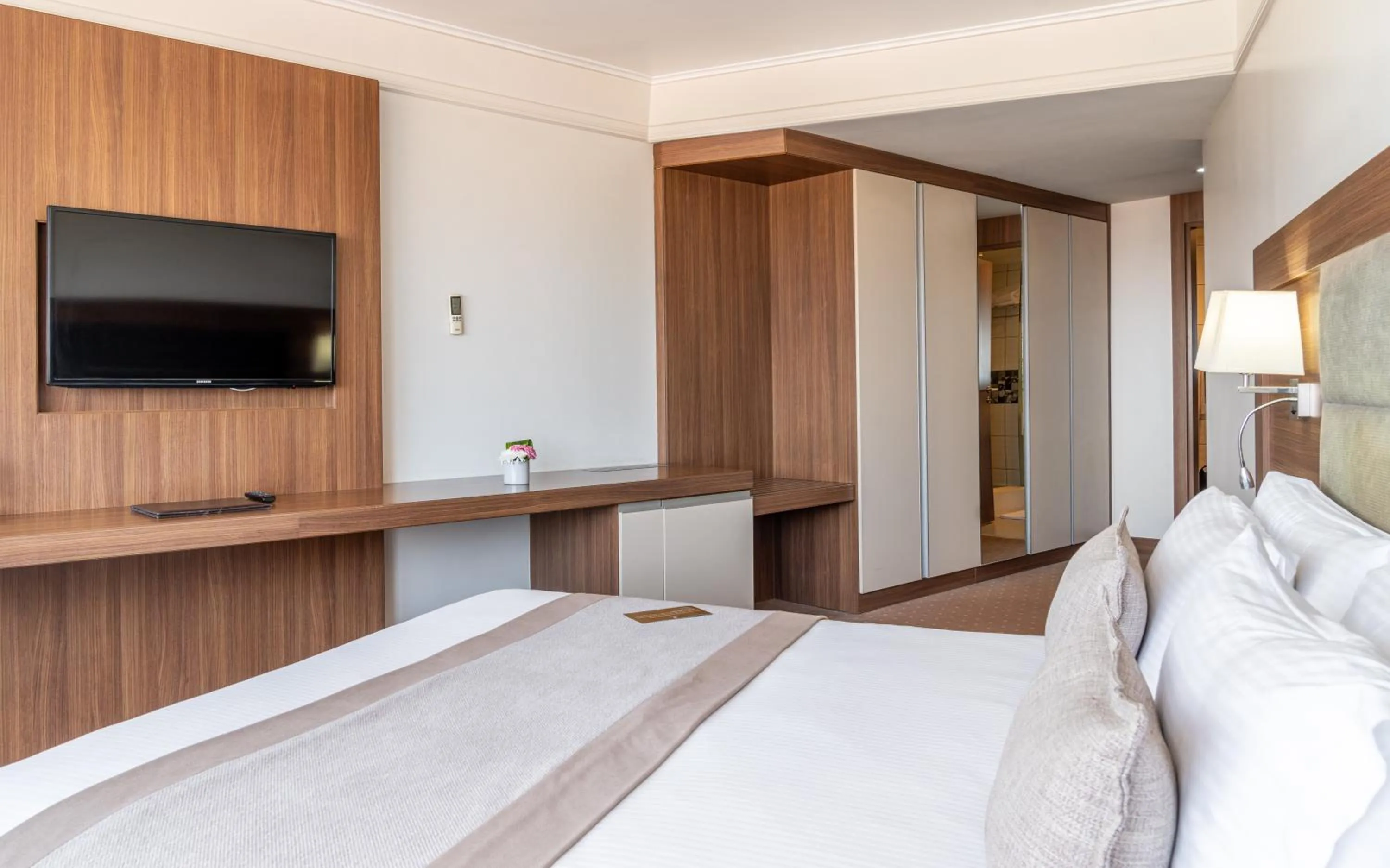 Bathroom, Bed in Kenzi Basma