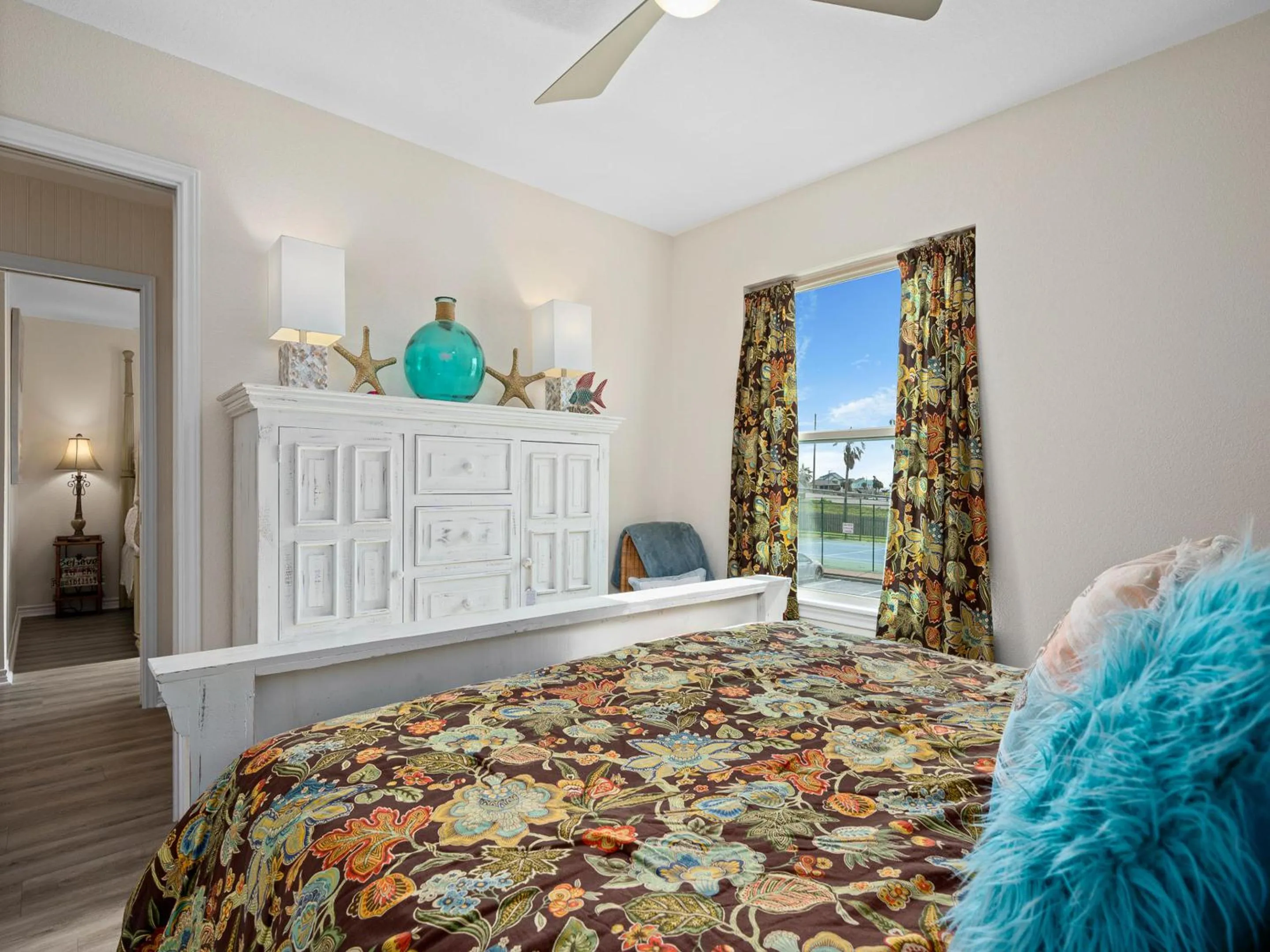 Property building, Bed in Gaetanos Getaway