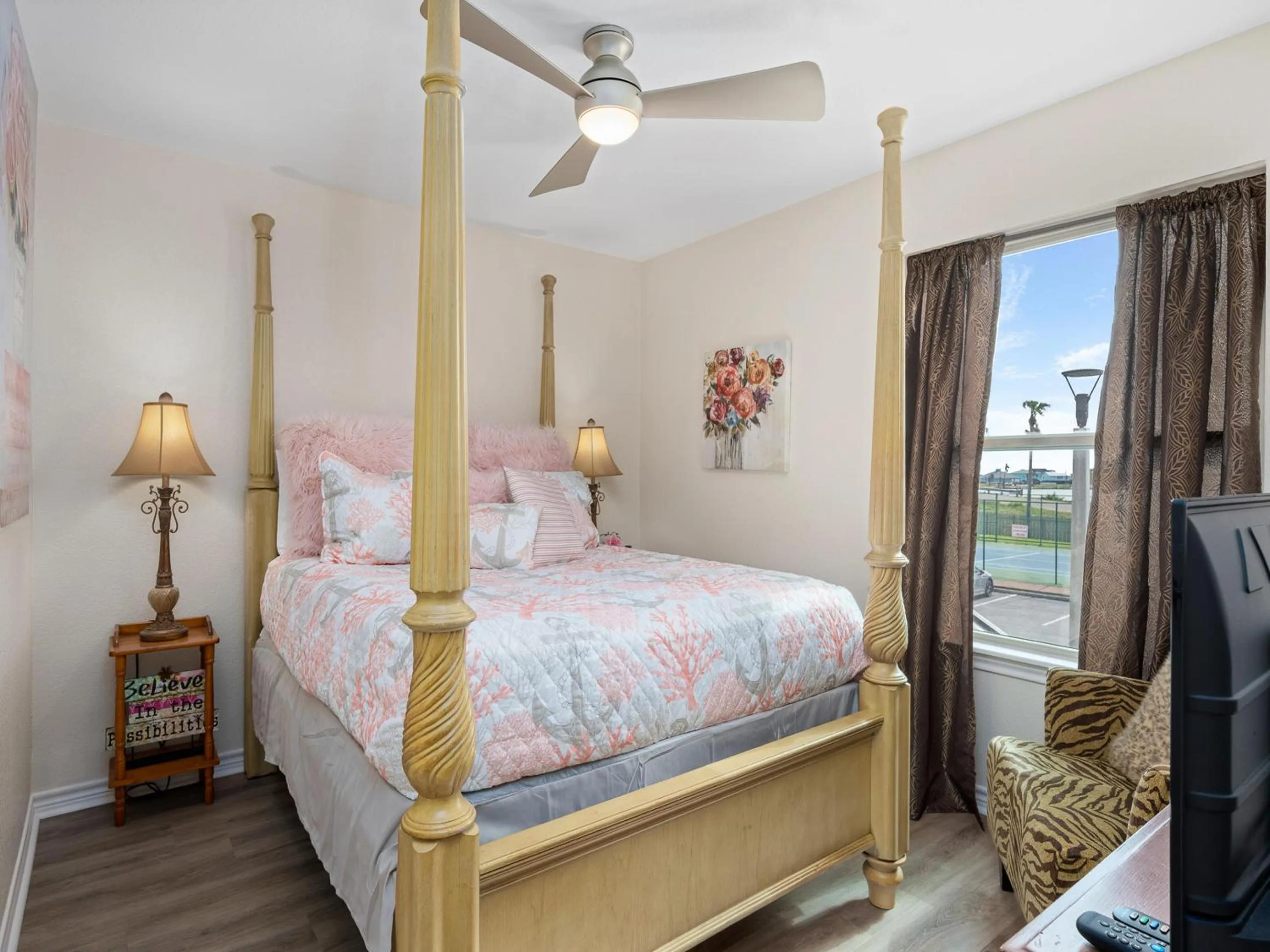 Property building, Bed in Gaetanos Getaway