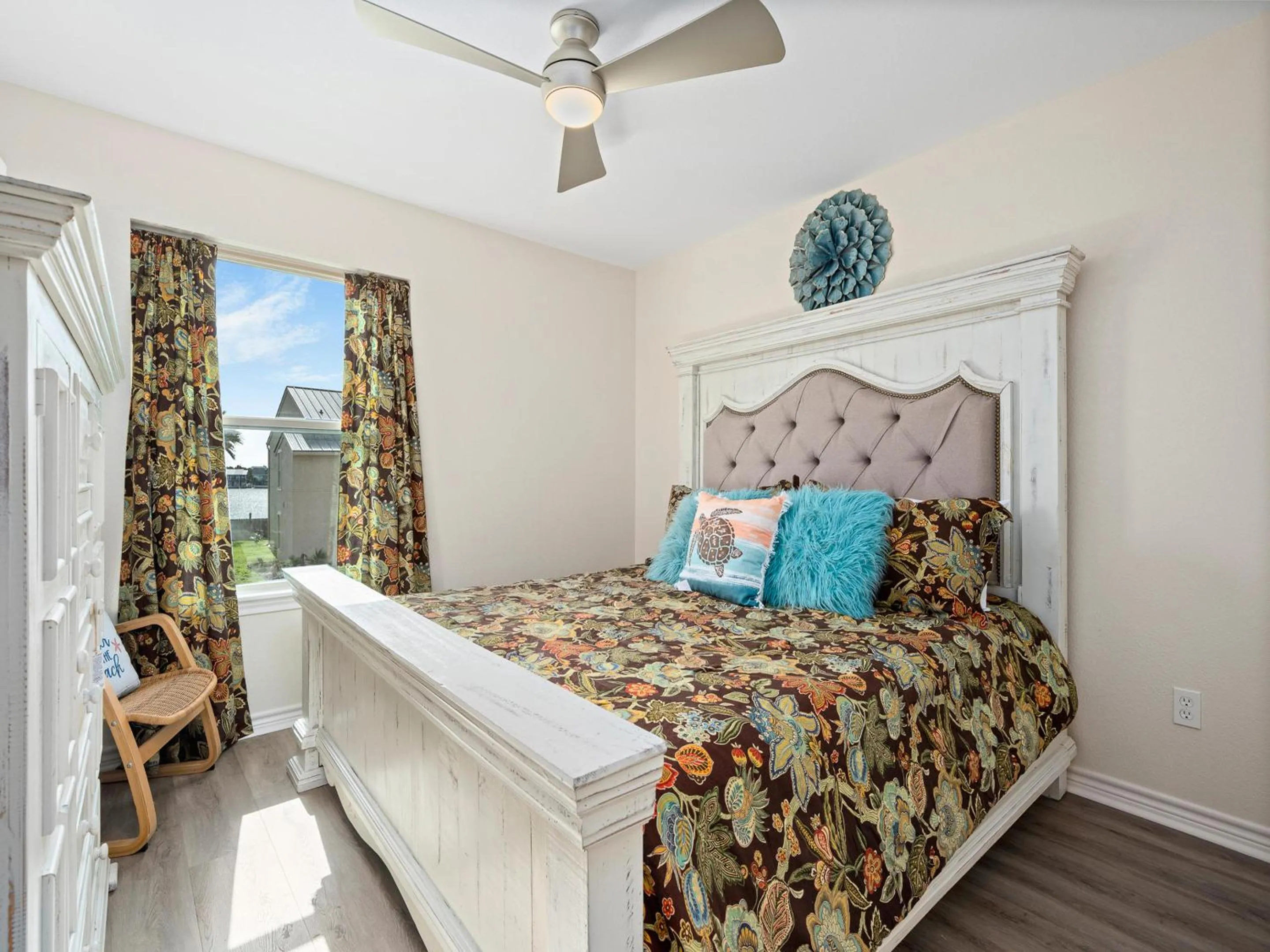 Property building, Bed in Gaetanos Getaway