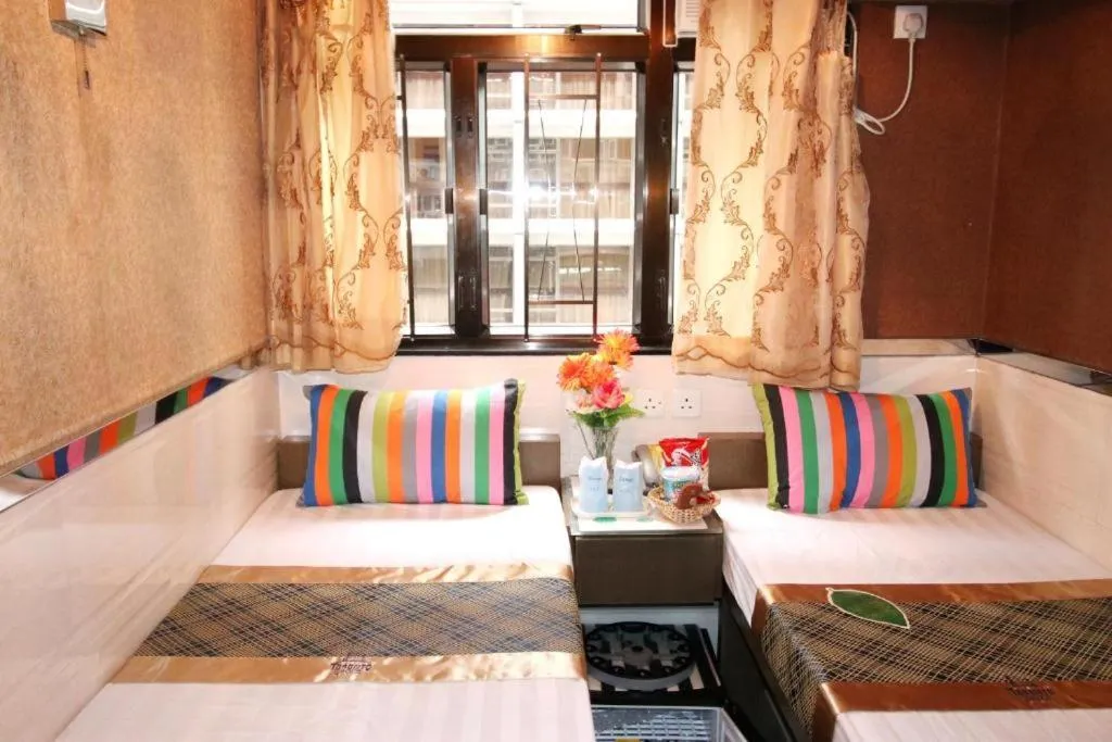 Bed in Toronto Motel HongKong