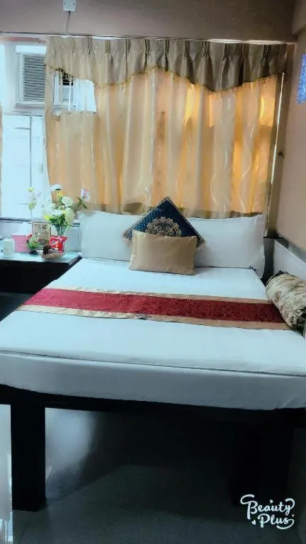 Bed in Toronto Motel HongKong