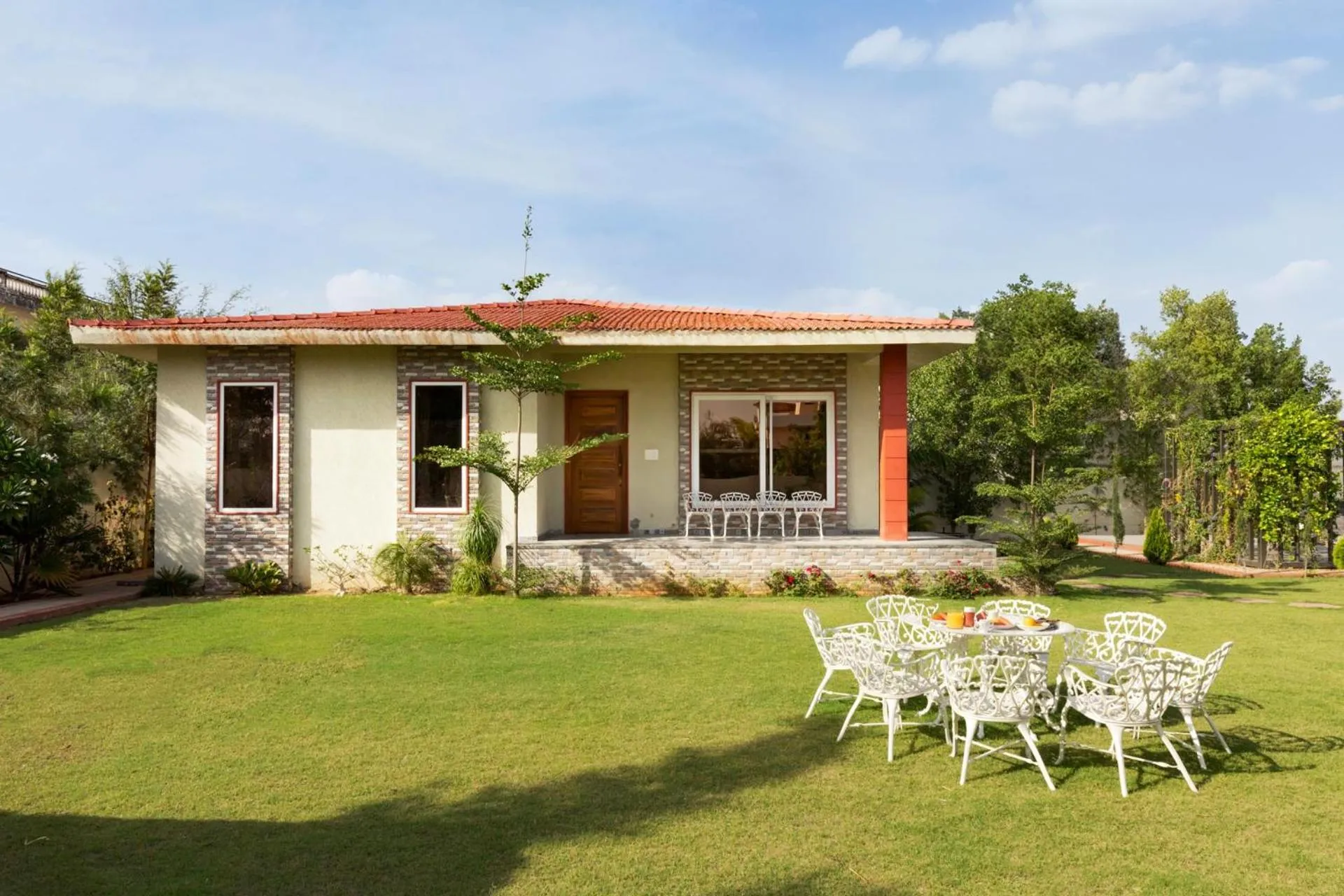Inaayat Villa by StayVista - Luxe Retreat with Pool & Garden
