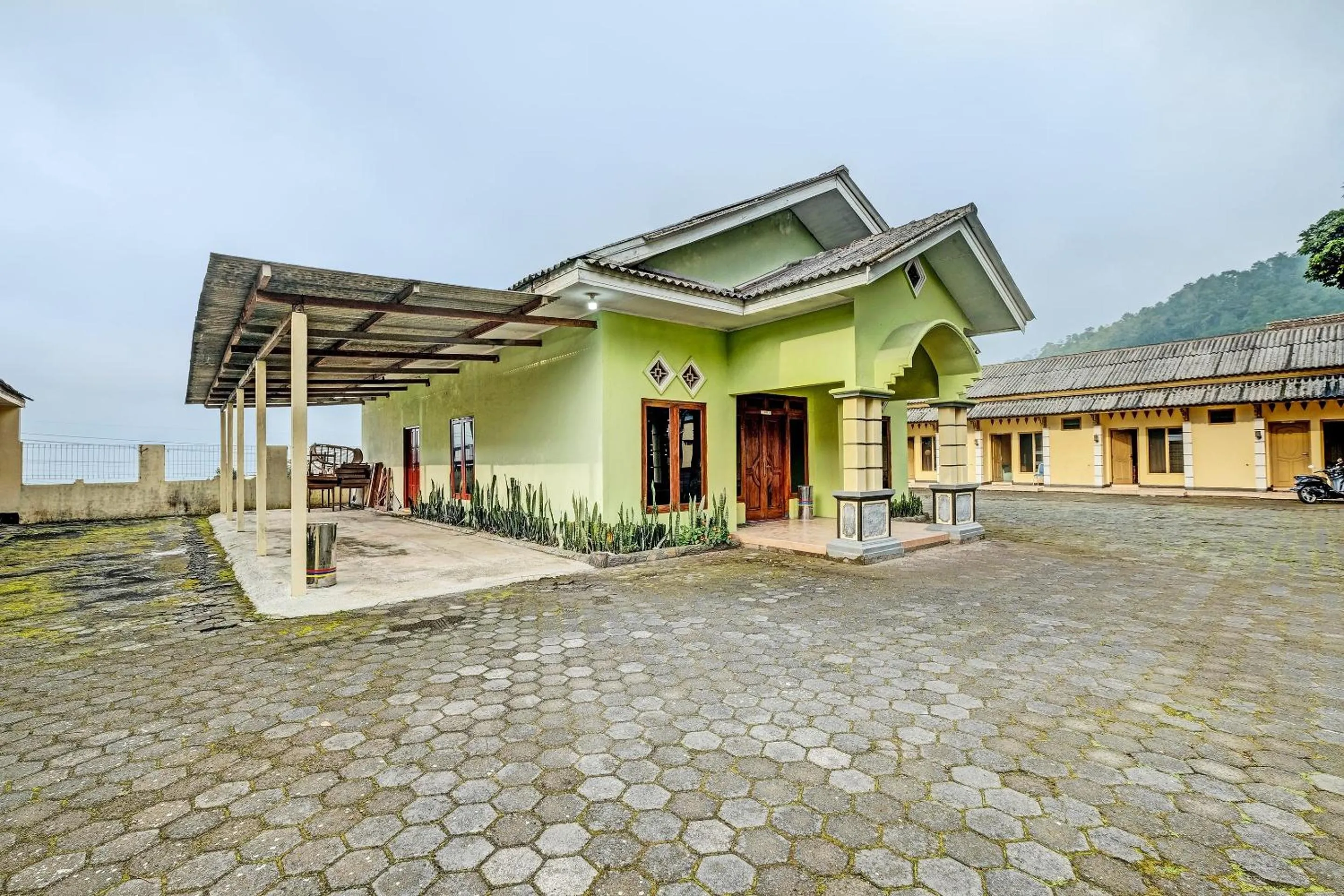 Facade/entrance in OYO 92406 Hotel Renata 1