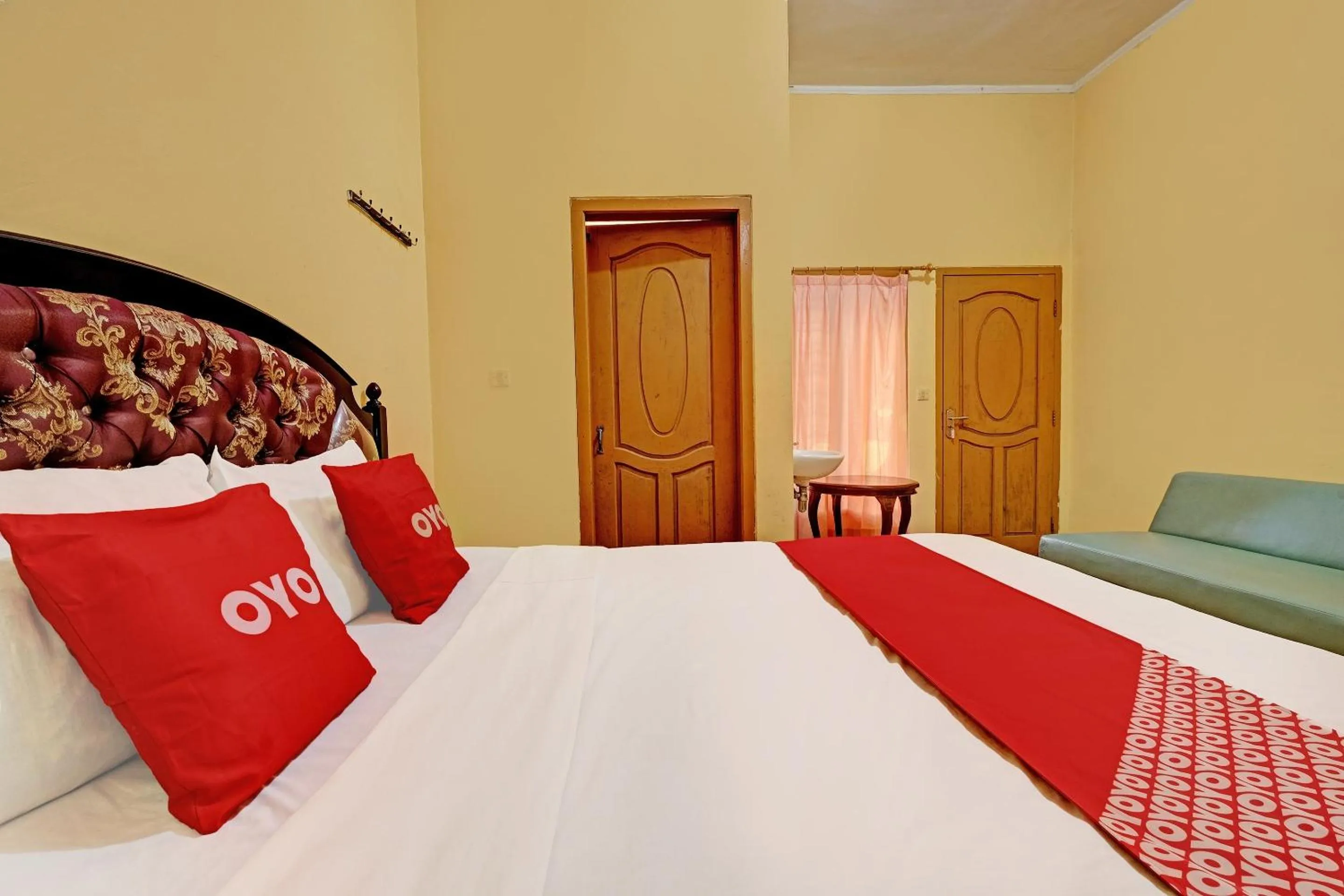 Bedroom in OYO 92406 Hotel Renata 1