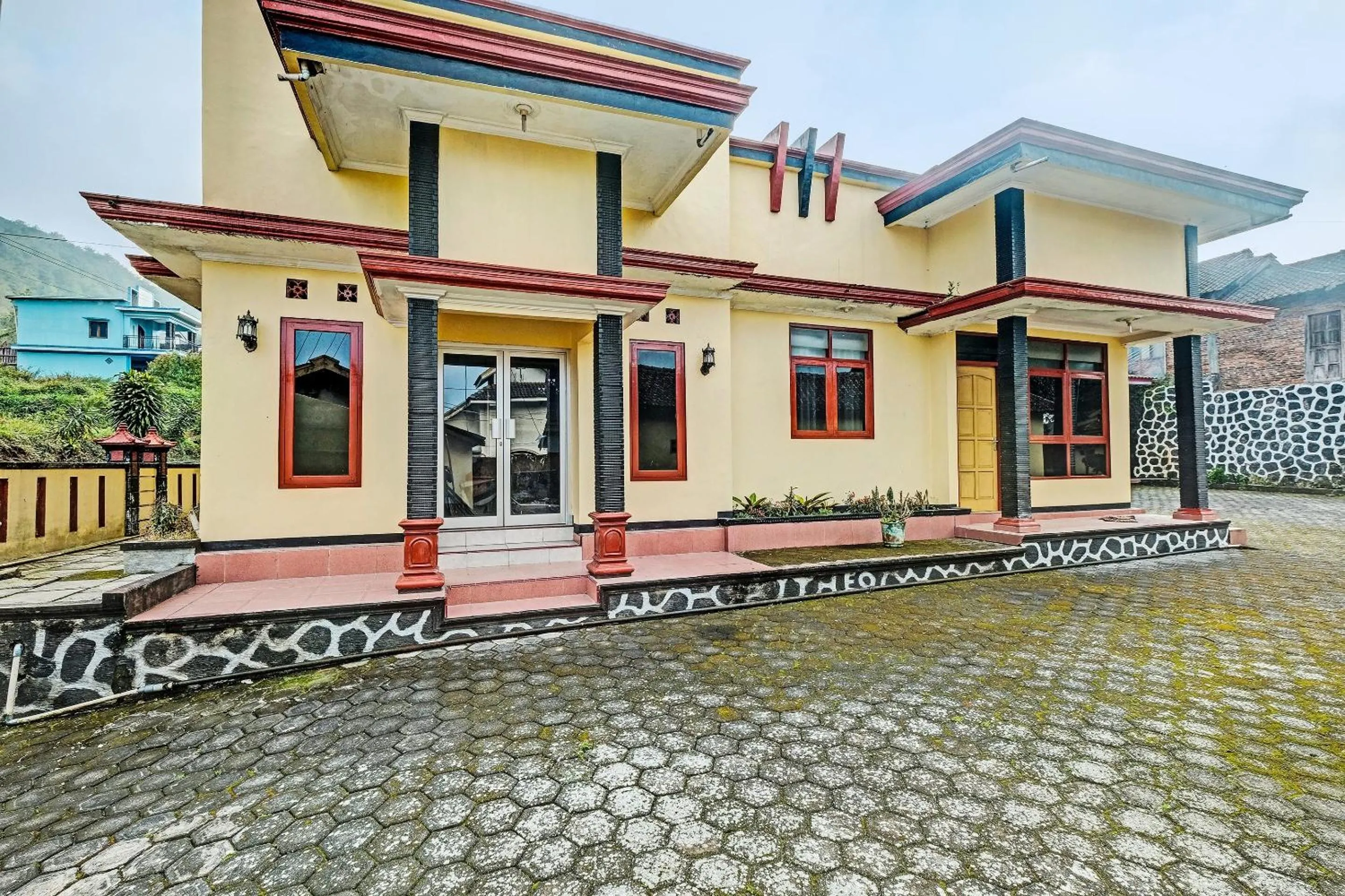 Facade/entrance in OYO 92406 Hotel Renata 1