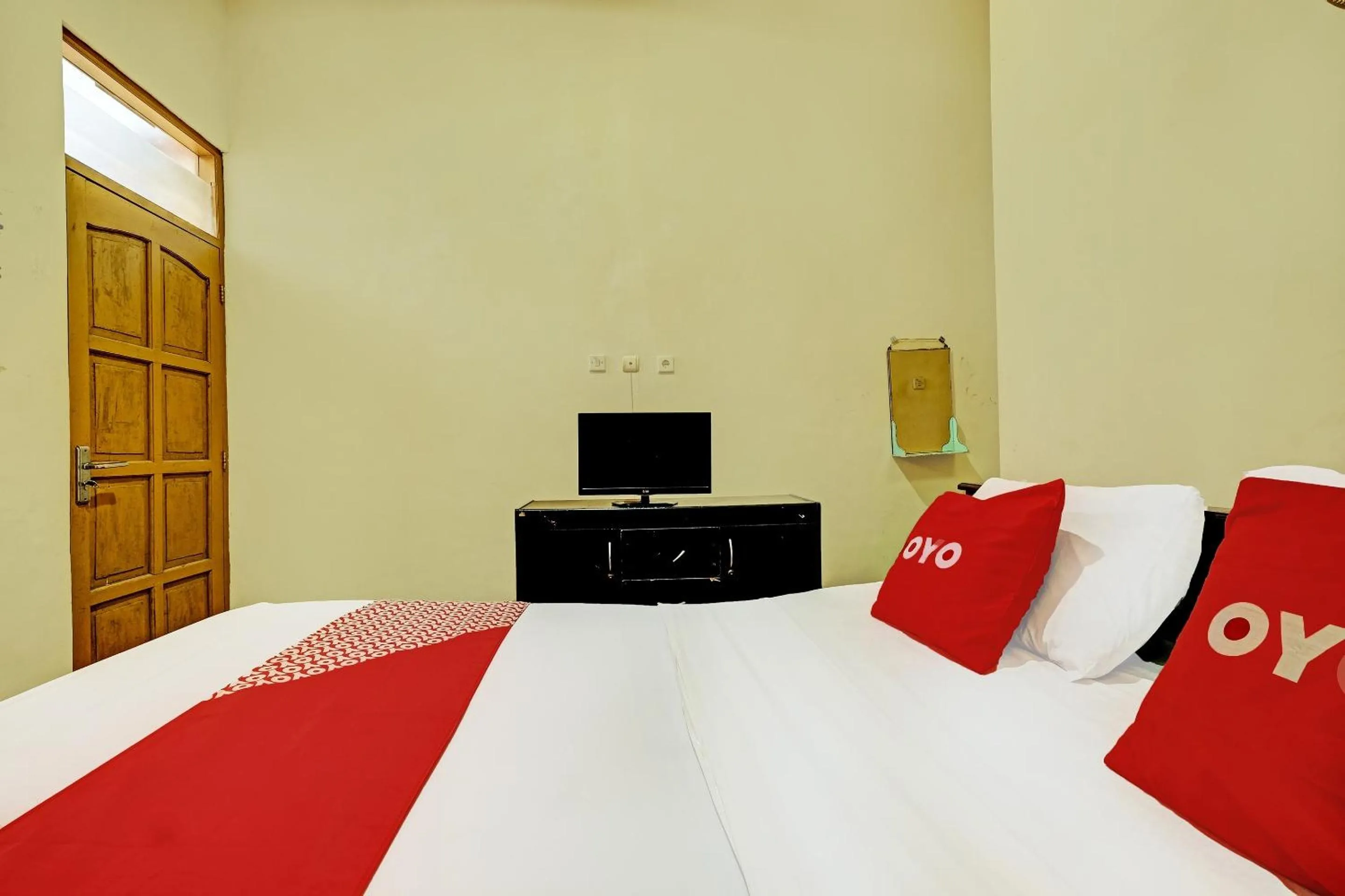 Bedroom in OYO 92406 Hotel Renata 1