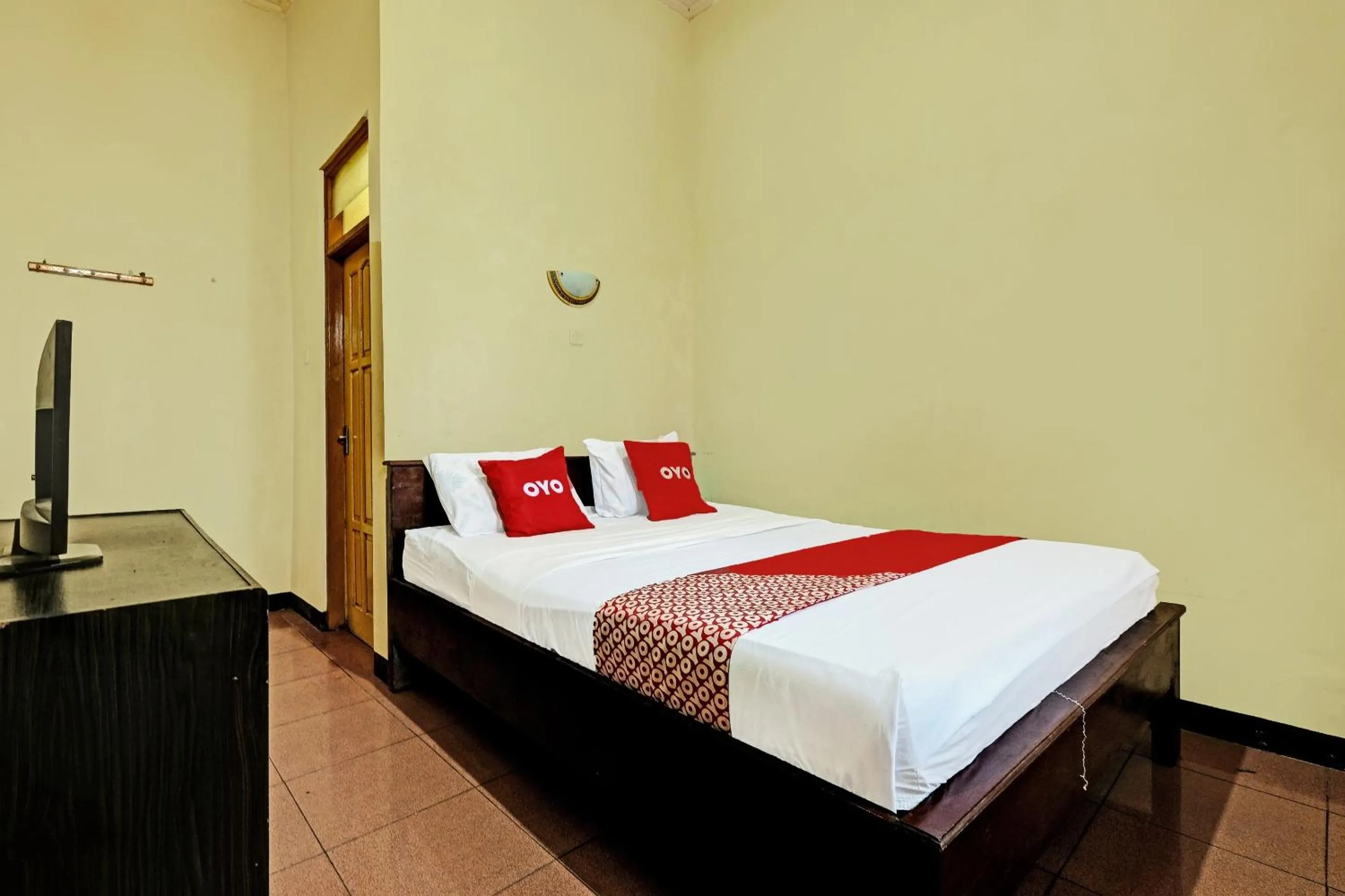 Bedroom in OYO 92406 Hotel Renata 1