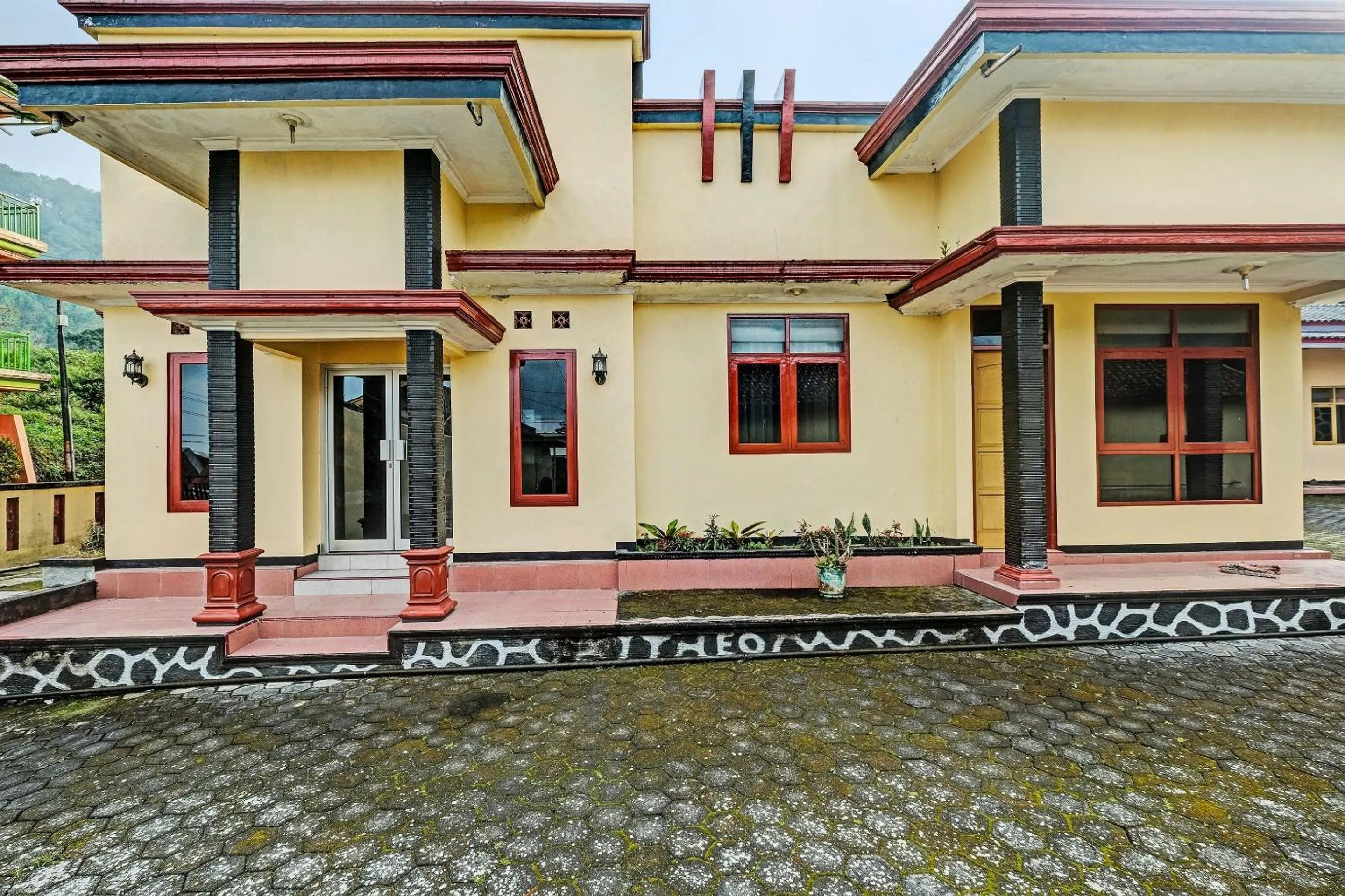 Facade/entrance in OYO 92406 Hotel Renata 1