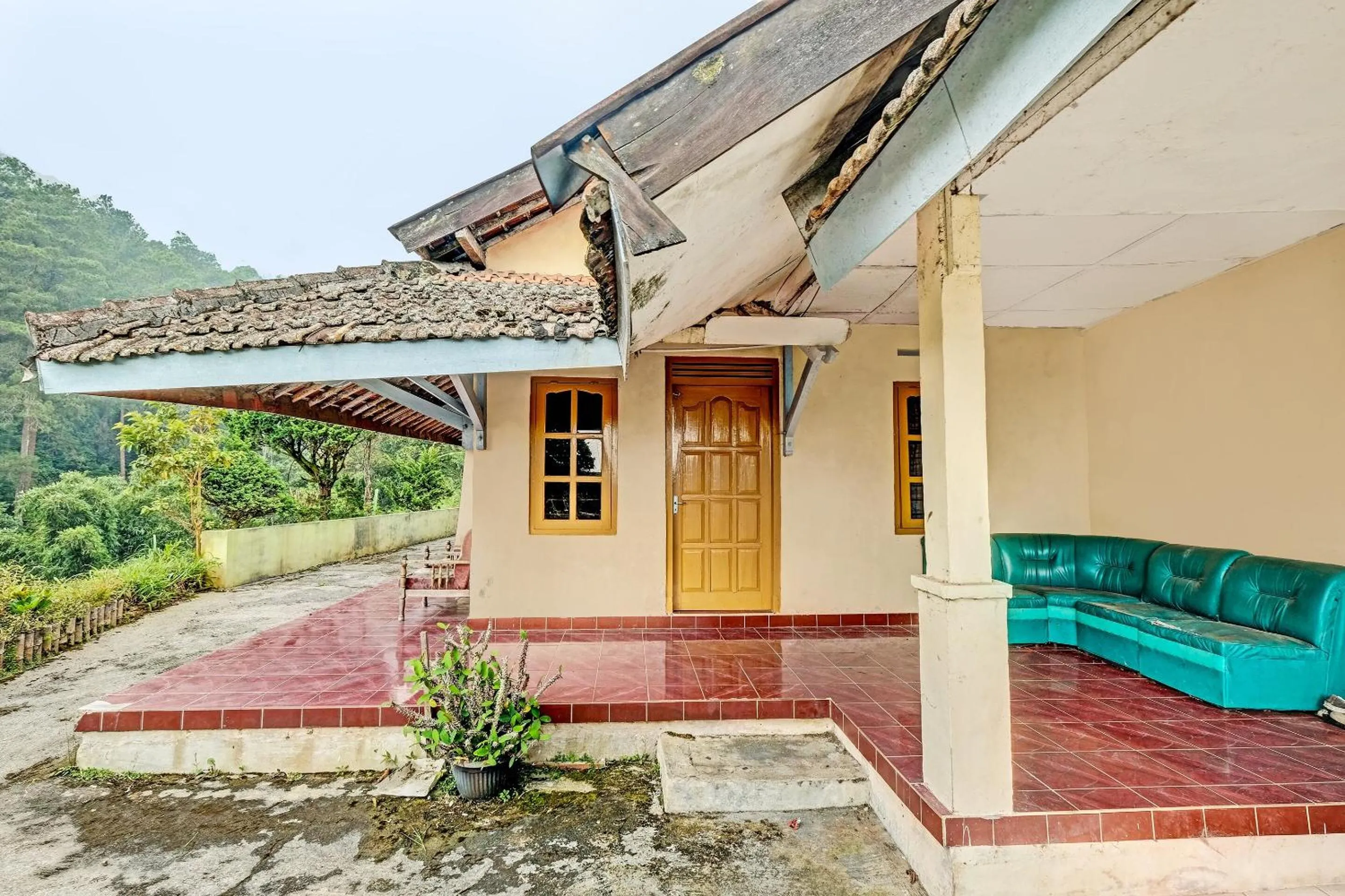 Facade/entrance in SPOT ON 92414 Hotel Pereng Sari