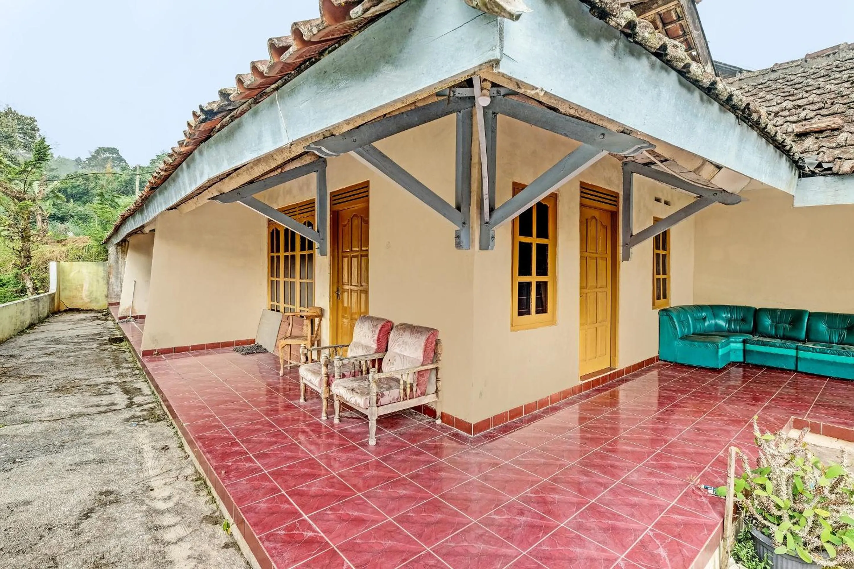 Facade/entrance in SPOT ON 92414 Hotel Pereng Sari