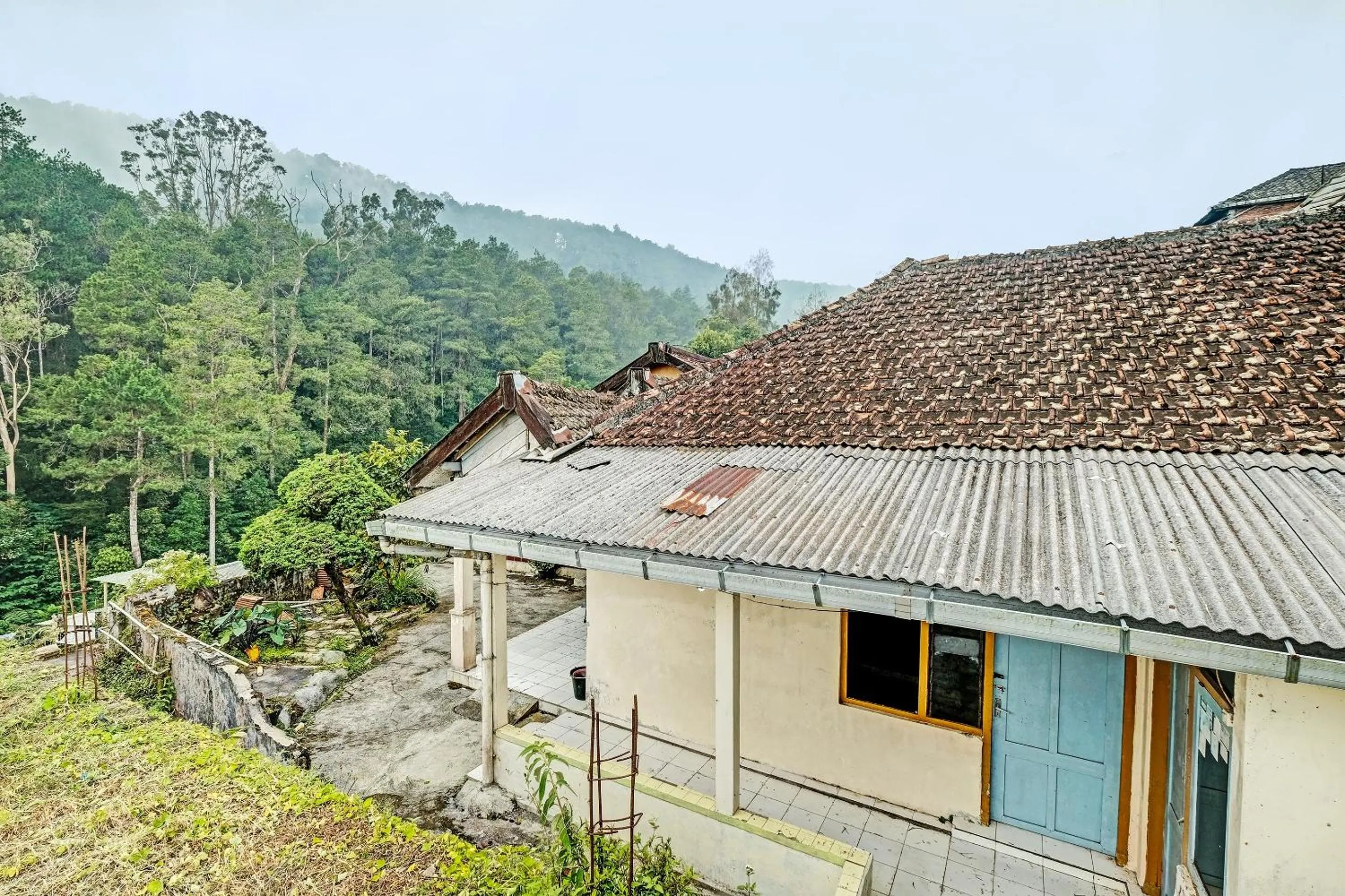 Facade/entrance in SPOT ON 92414 Hotel Pereng Sari