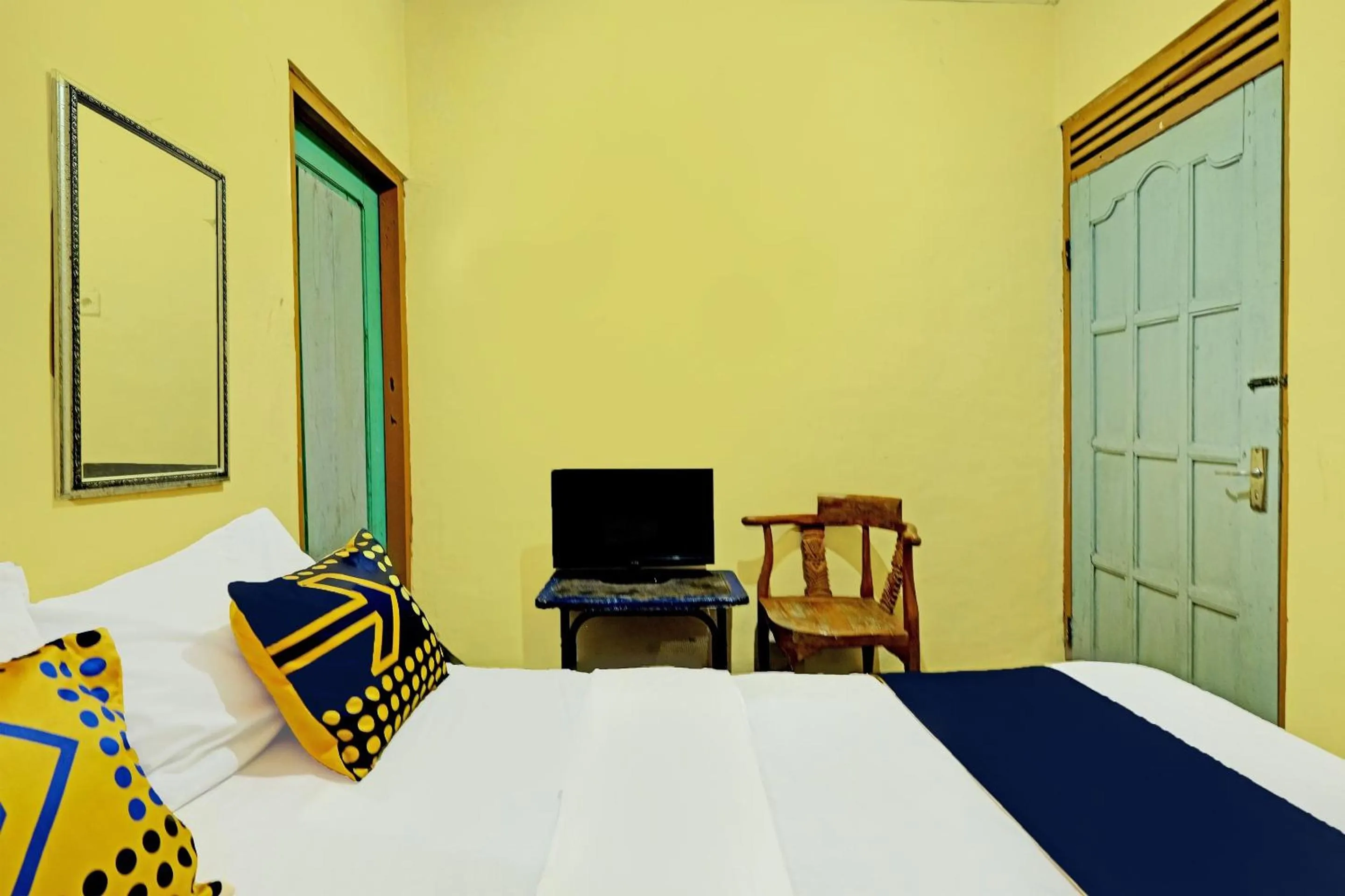 Bedroom in SPOT ON 92414 Hotel Pereng Sari