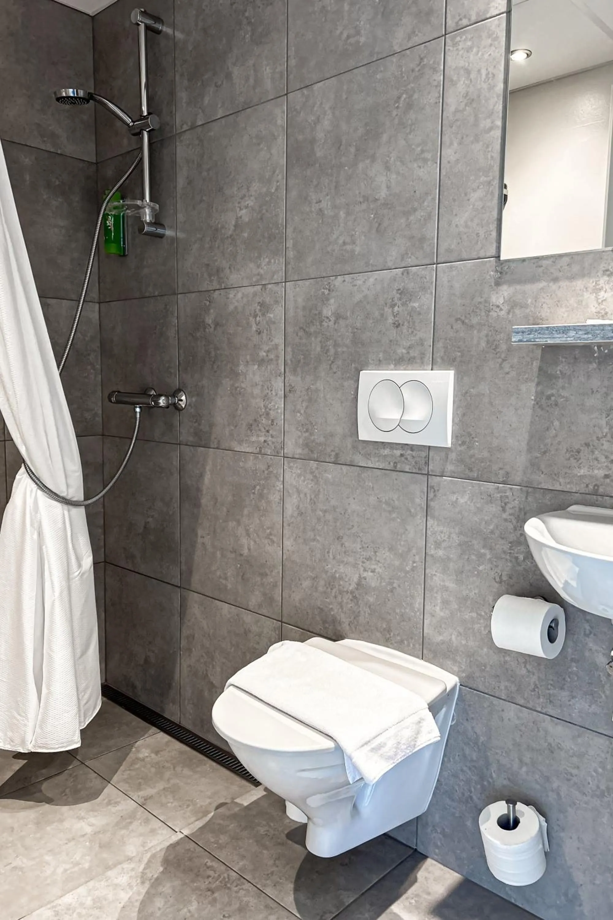 Bathroom in Hotel Jökull