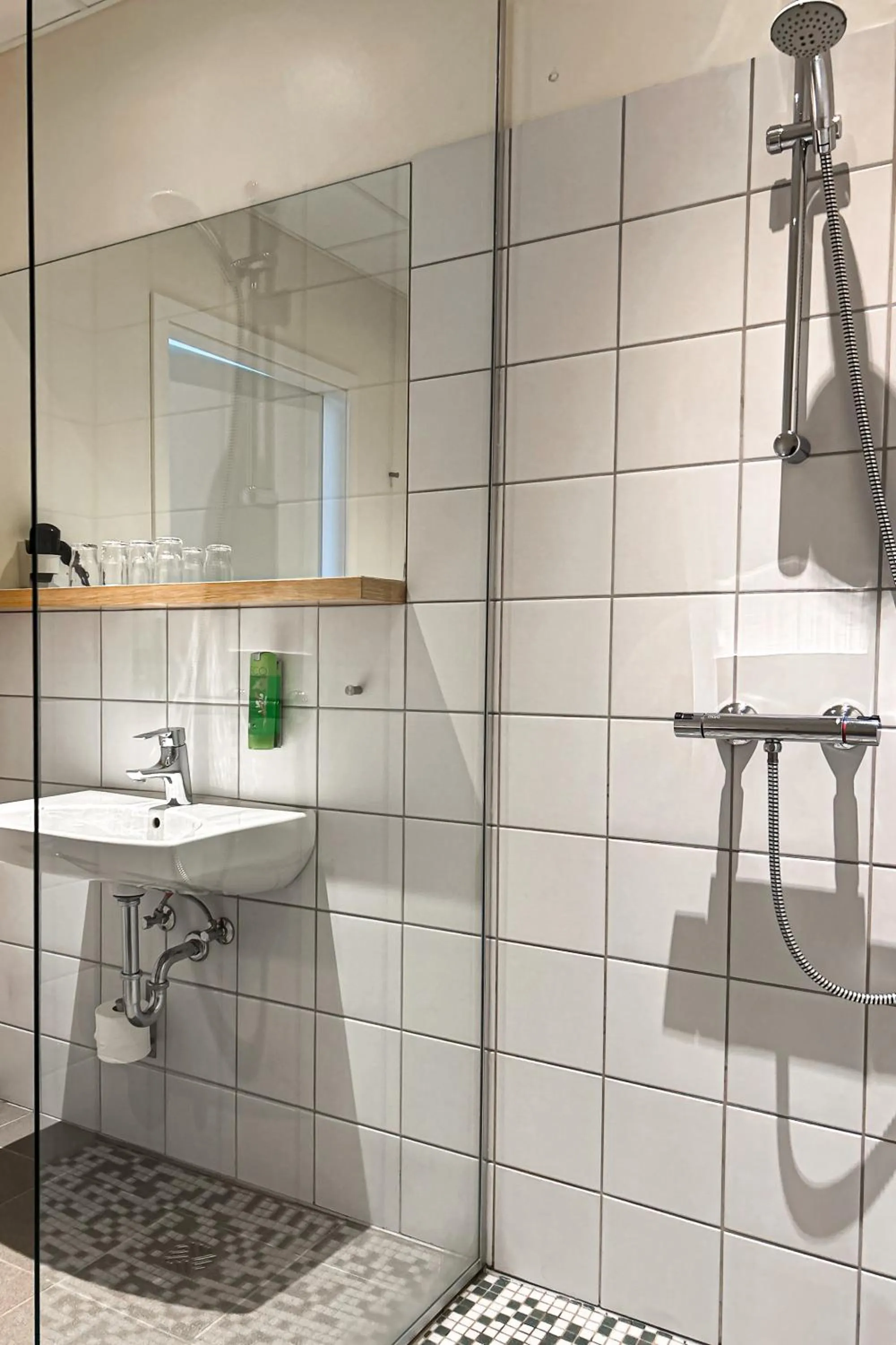 Quadruple Room with Bathroom in Hotel Jökull