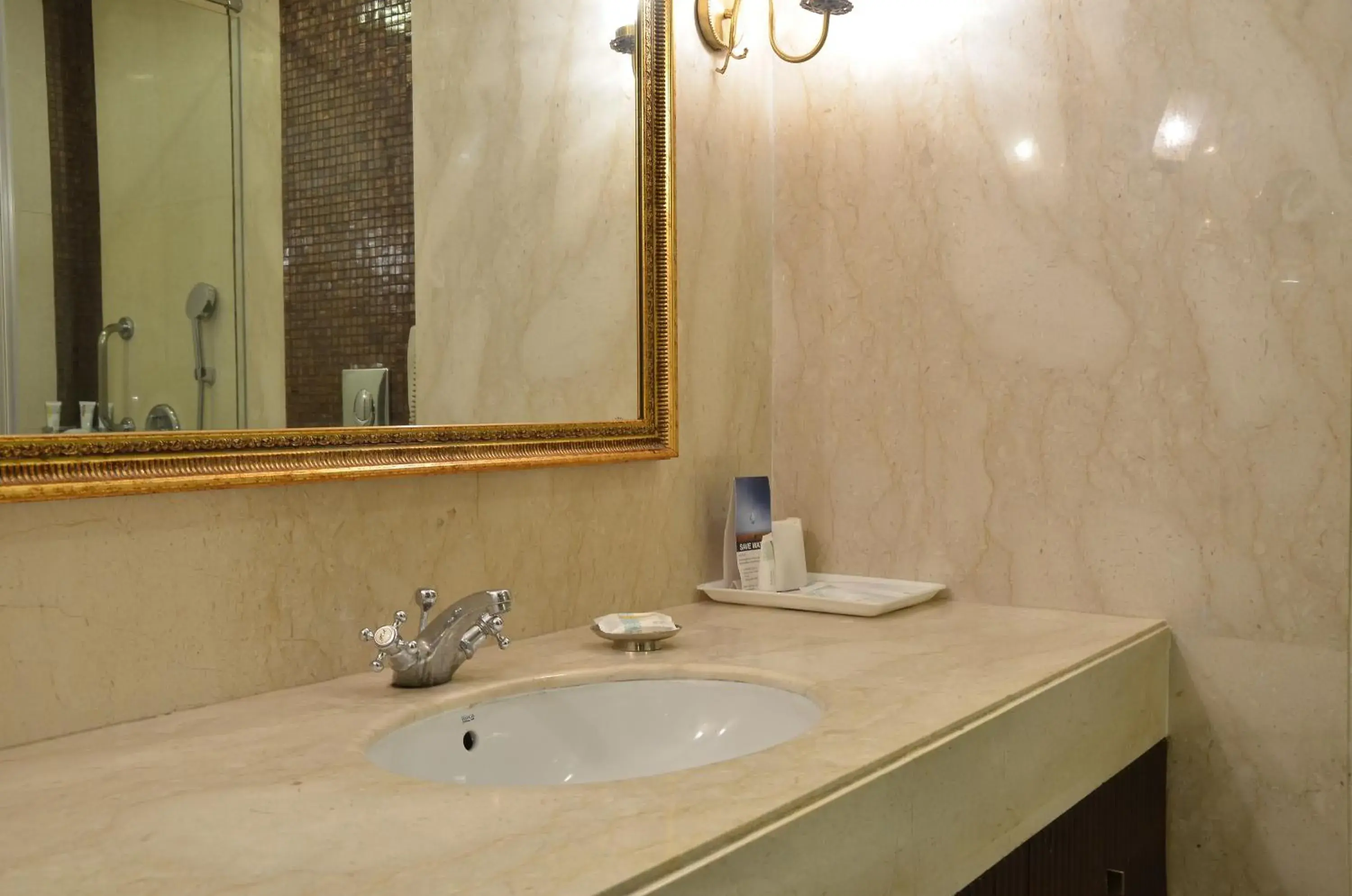 Bathroom in FAIRLIE HOTELS & RESORTS Bathroom in FAIRLIE HOTELS & RESORTS