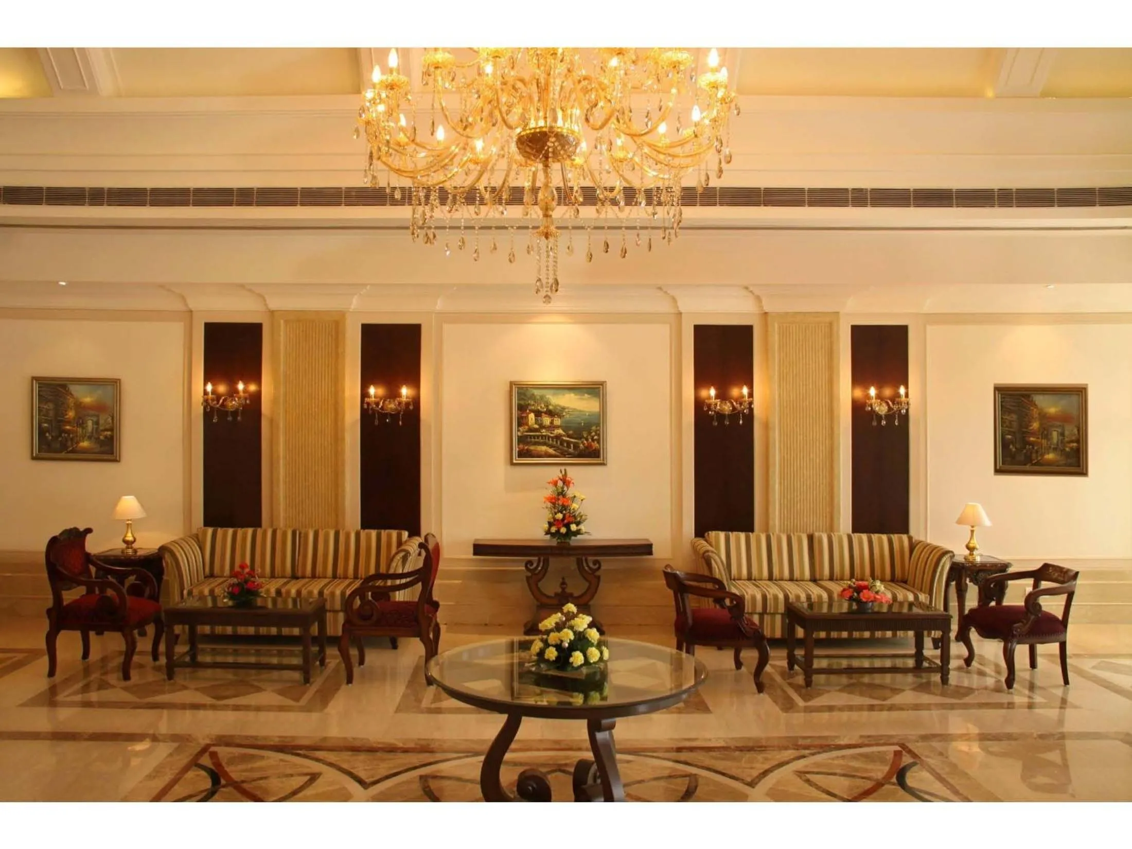 Lobby or reception in FAIRLIE HOTELS & RESORTS