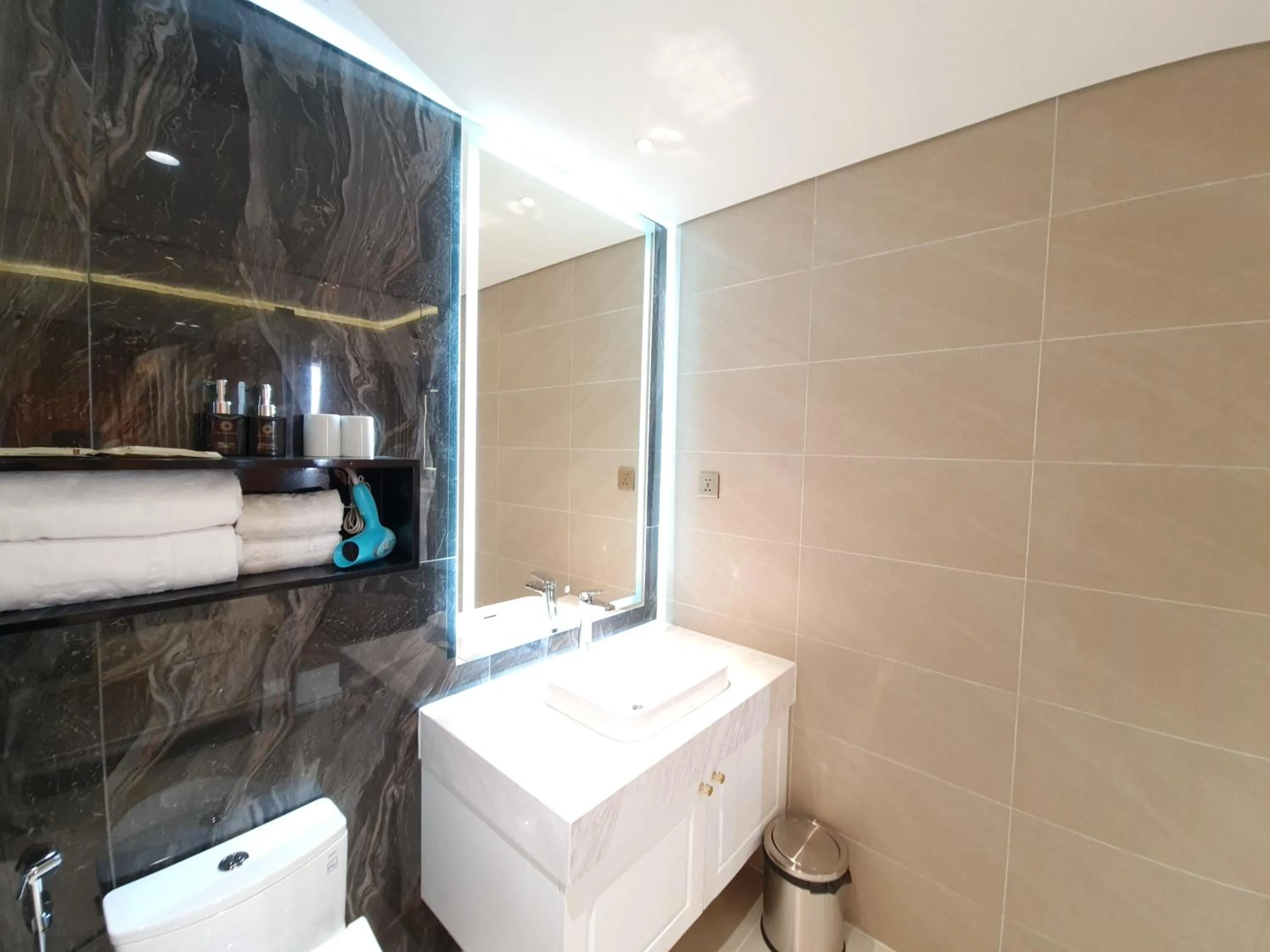 Shower in Phúc Thắng Hotel