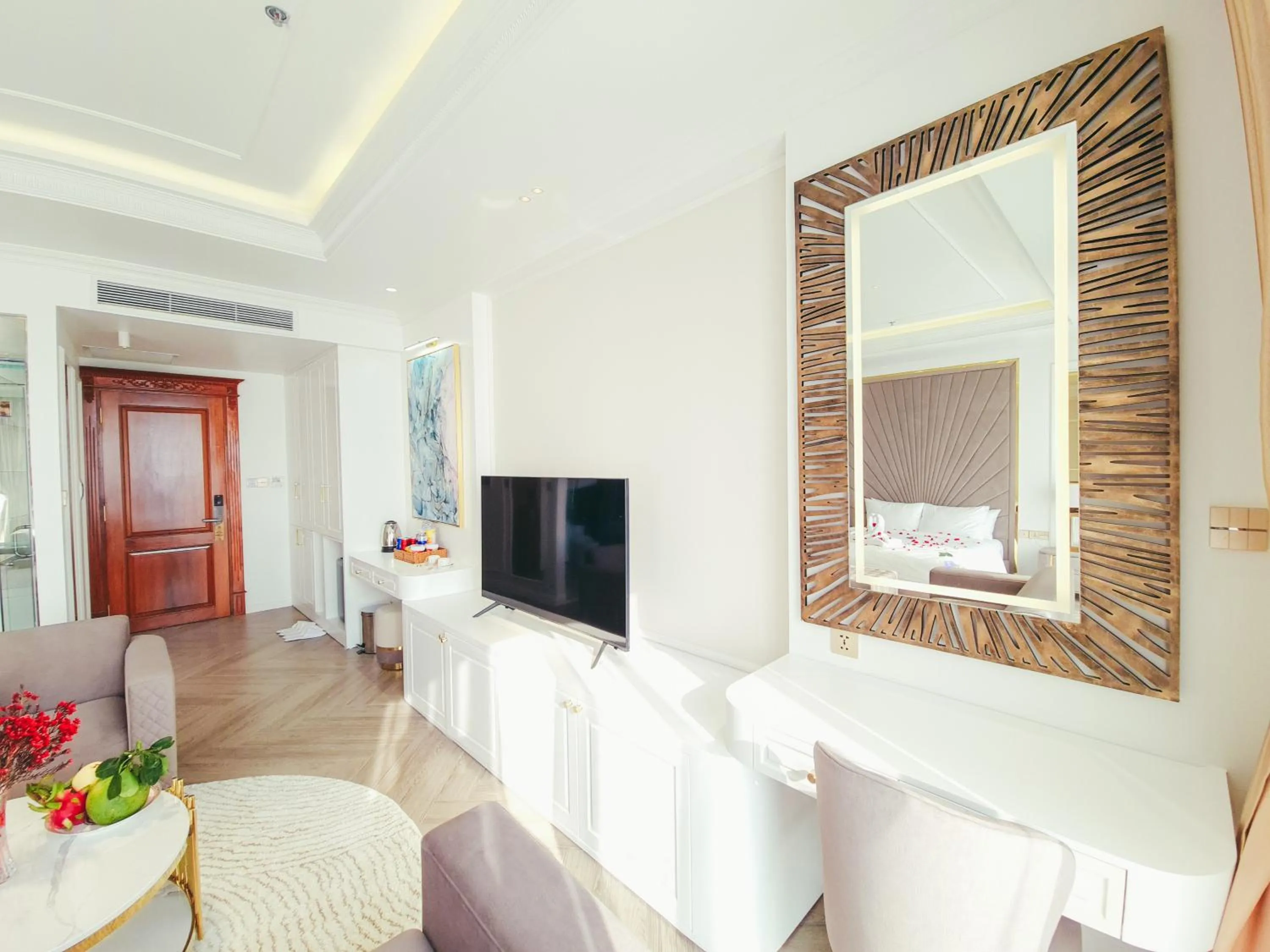 Communal lounge/ TV room in Phúc Thắng Hotel