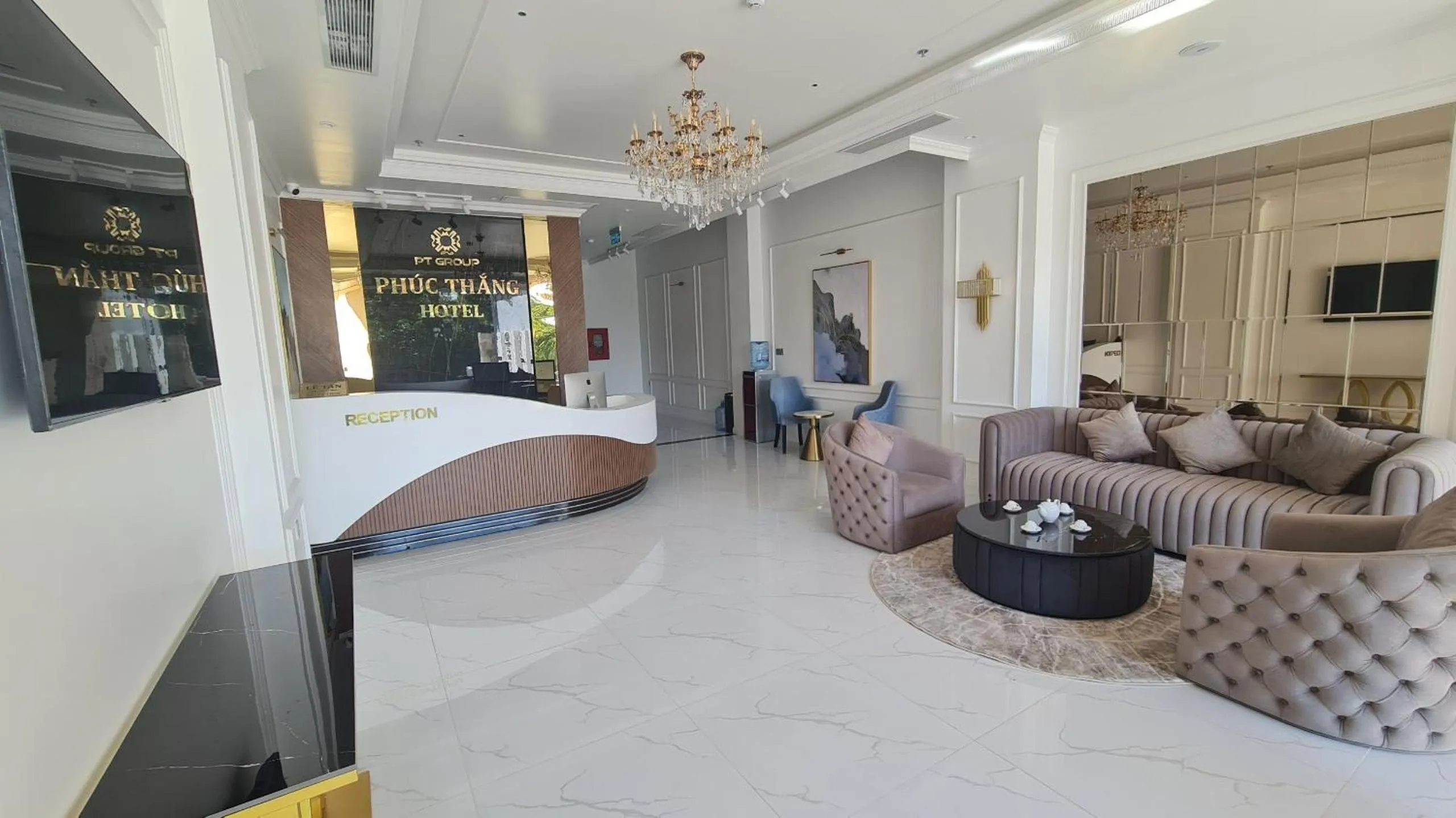 Living room in Phúc Thắng Hotel