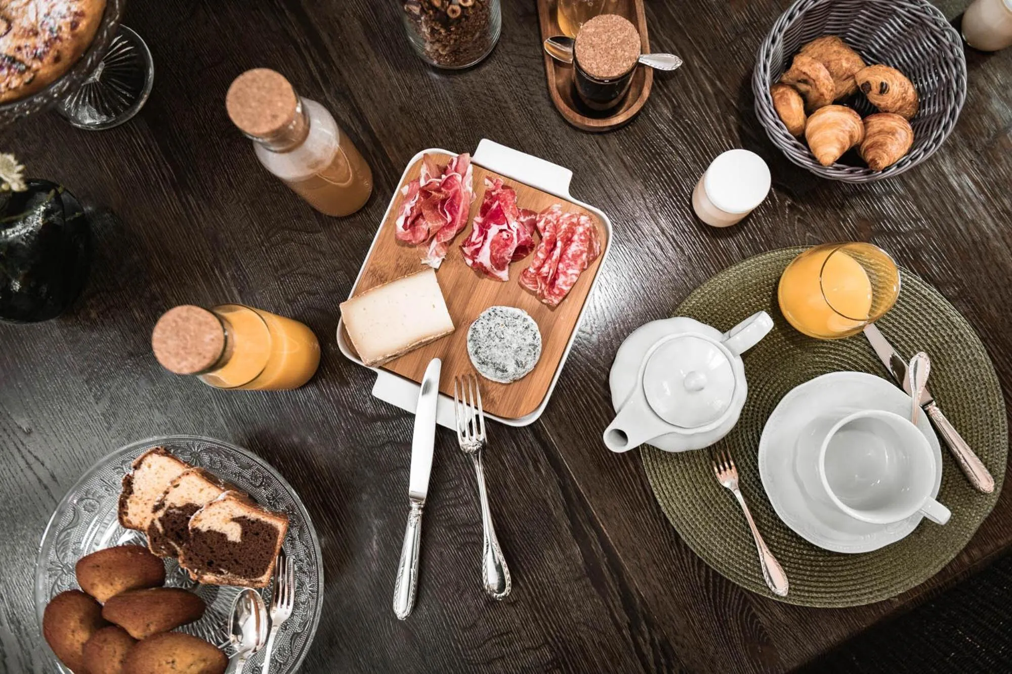 Breakfast in Clos Saint Sulpice