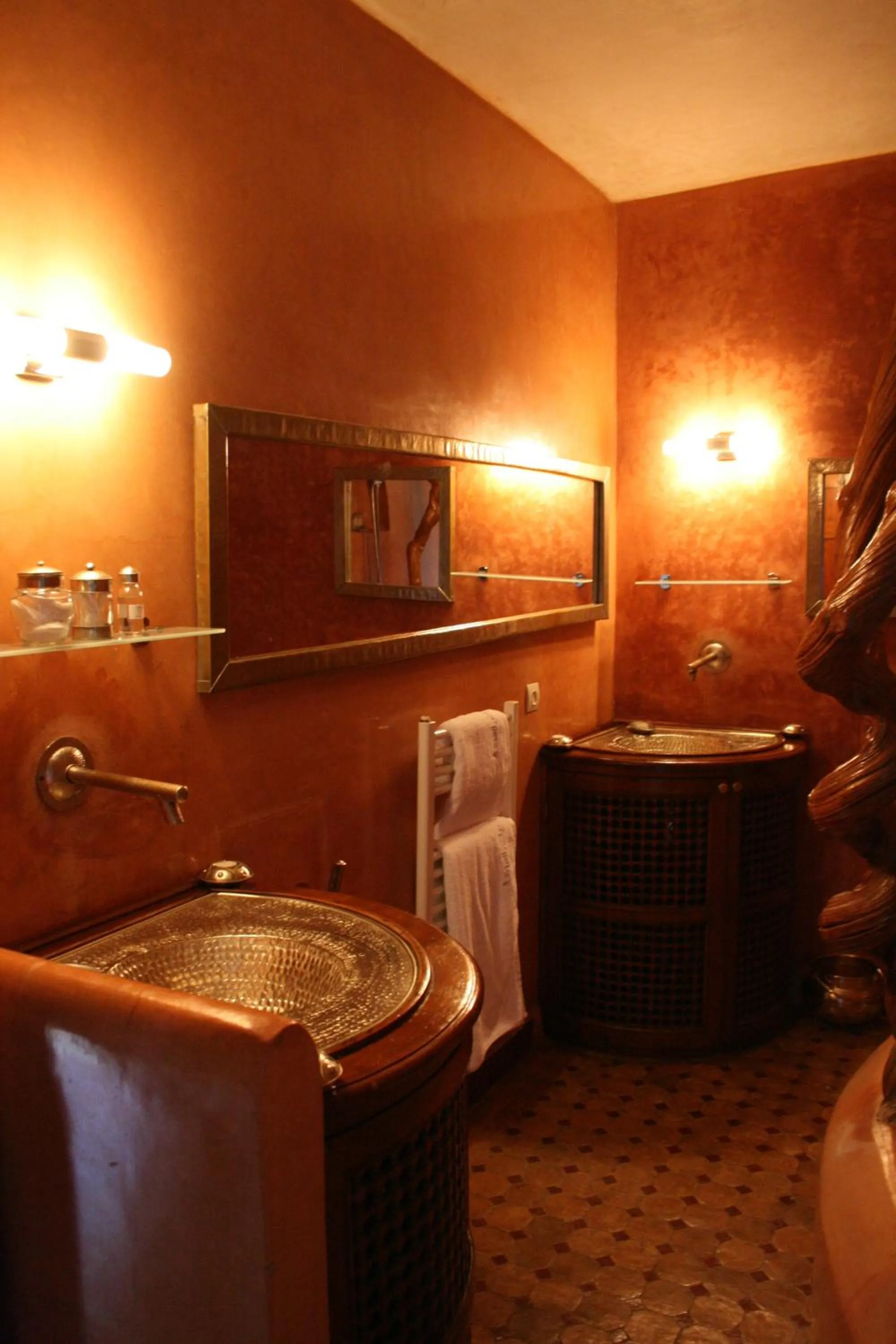 Bathroom in Riad Laaroussa