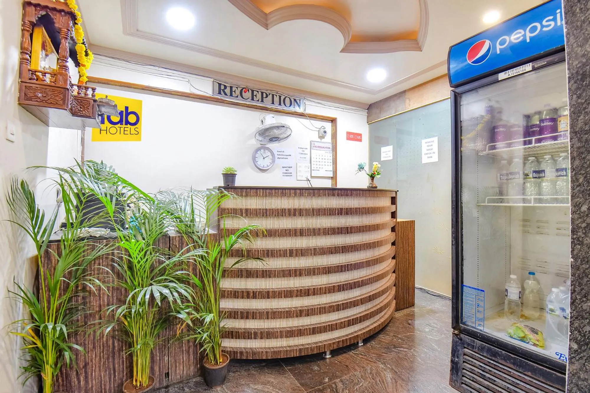 Lobby or reception in FabHotel Shreeyash Residency - Nr Spine City Mall