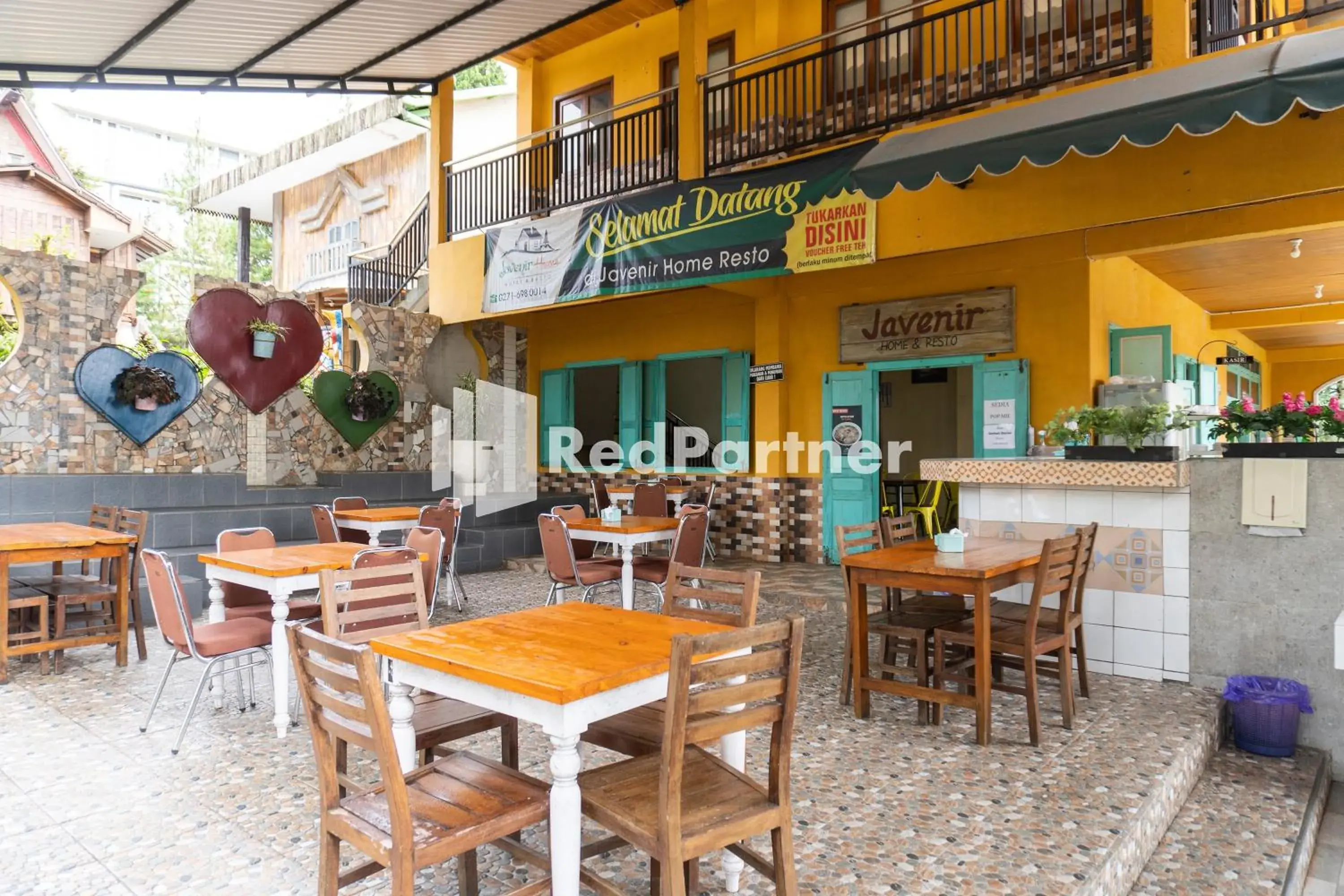 Restaurant/places to eat in Javenir Hotel Tawangmangu Mitra RedDoorz Restaurant/places to eat in Javenir Hotel Tawangmangu Mitra RedDoorz