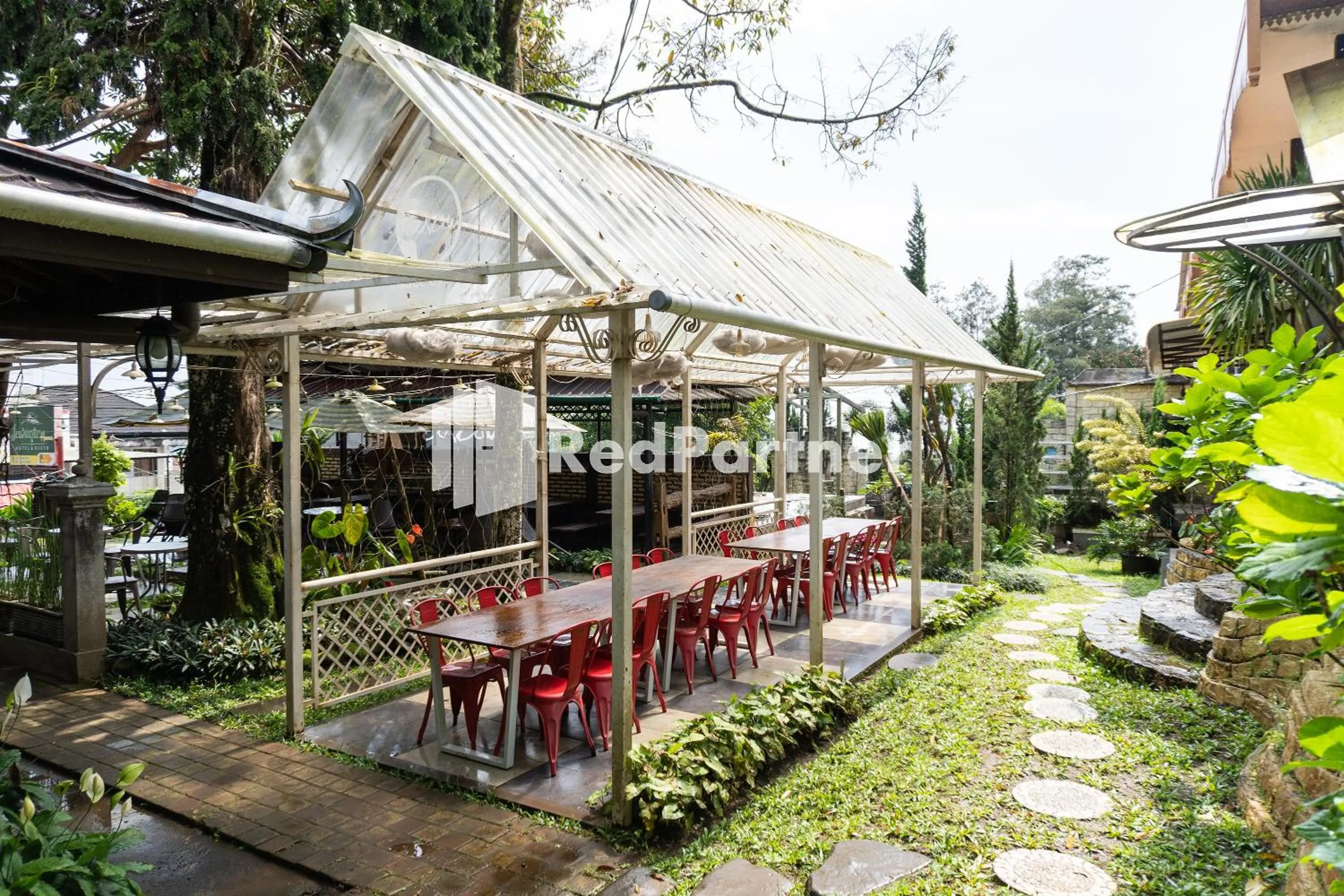 Garden in Javenir Hotel Tawangmangu Mitra RedDoorz