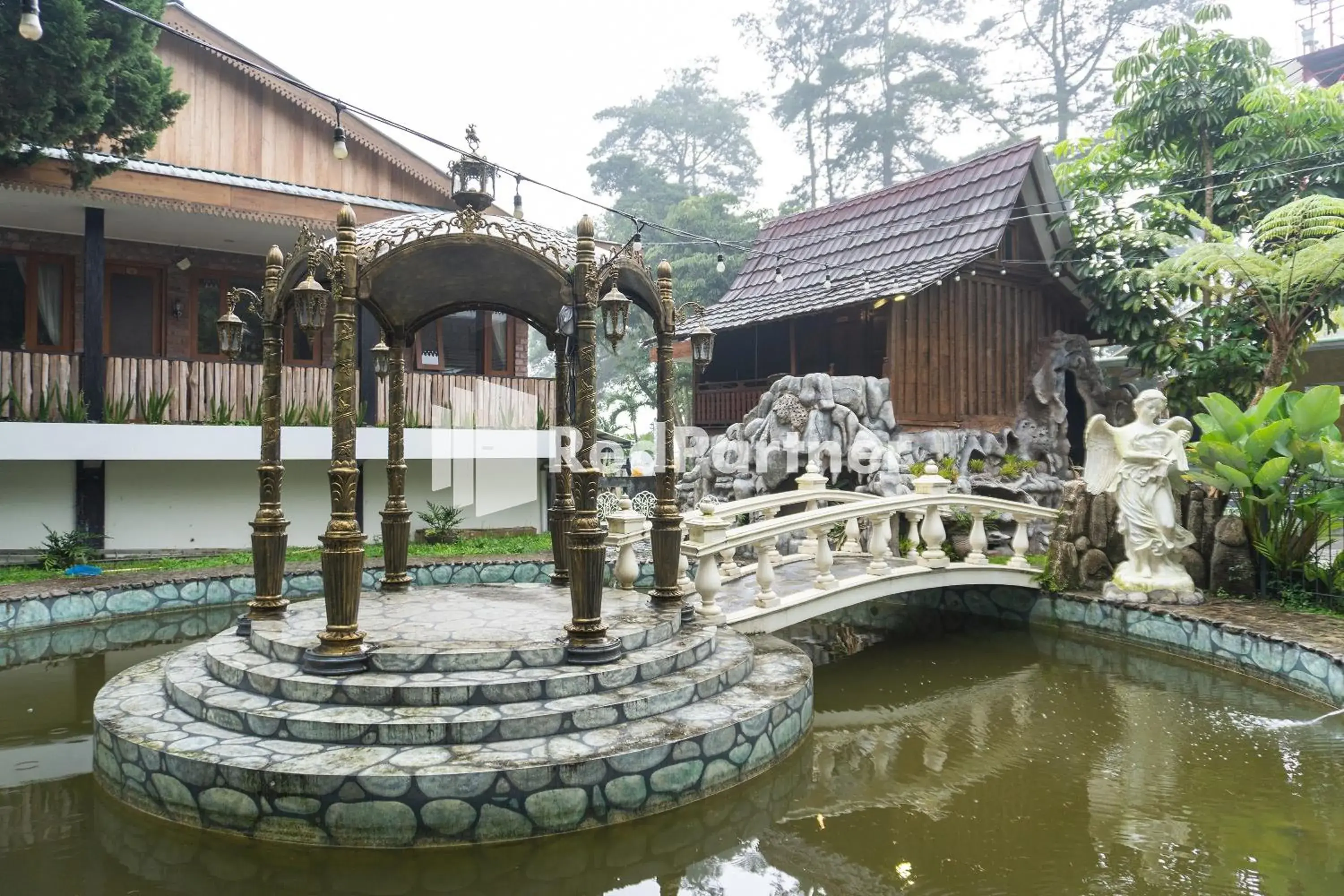 Property building in Javenir Hotel Tawangmangu Mitra RedDoorz Property building in Javenir Hotel Tawangmangu Mitra RedDoorz