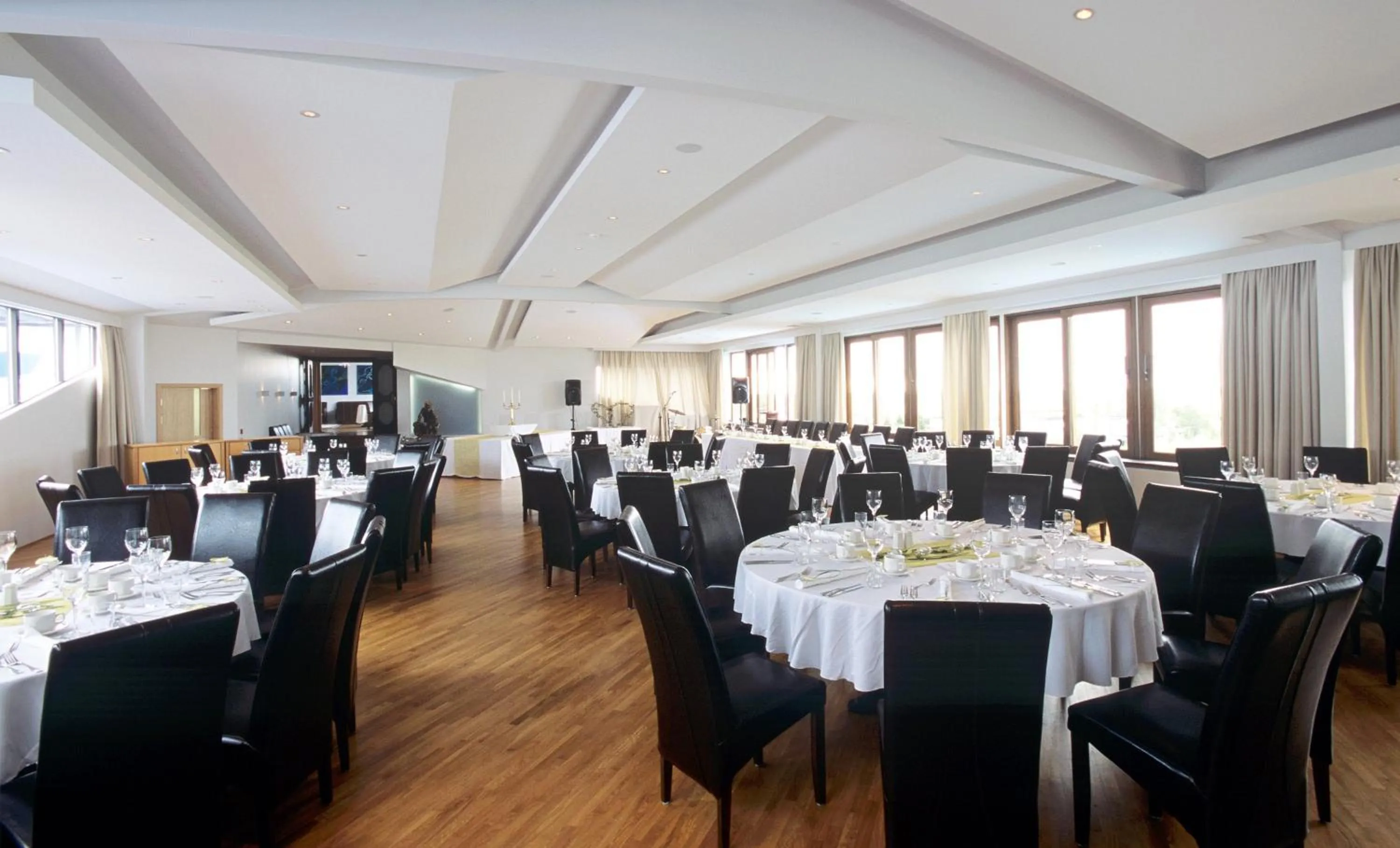 Restaurant/places to eat in Hotel Örk