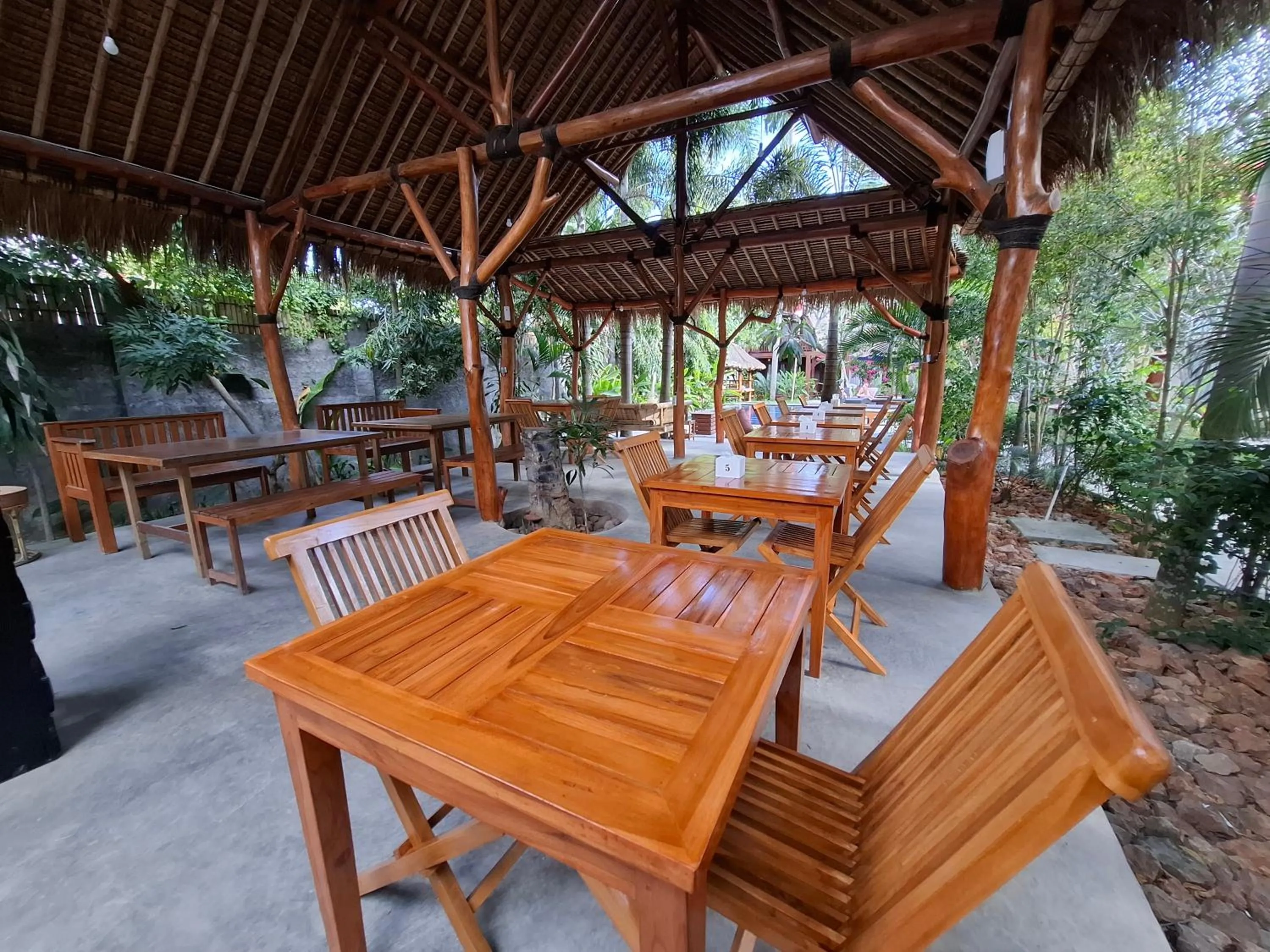 Restaurant/places to eat in RaCottage Mandalika