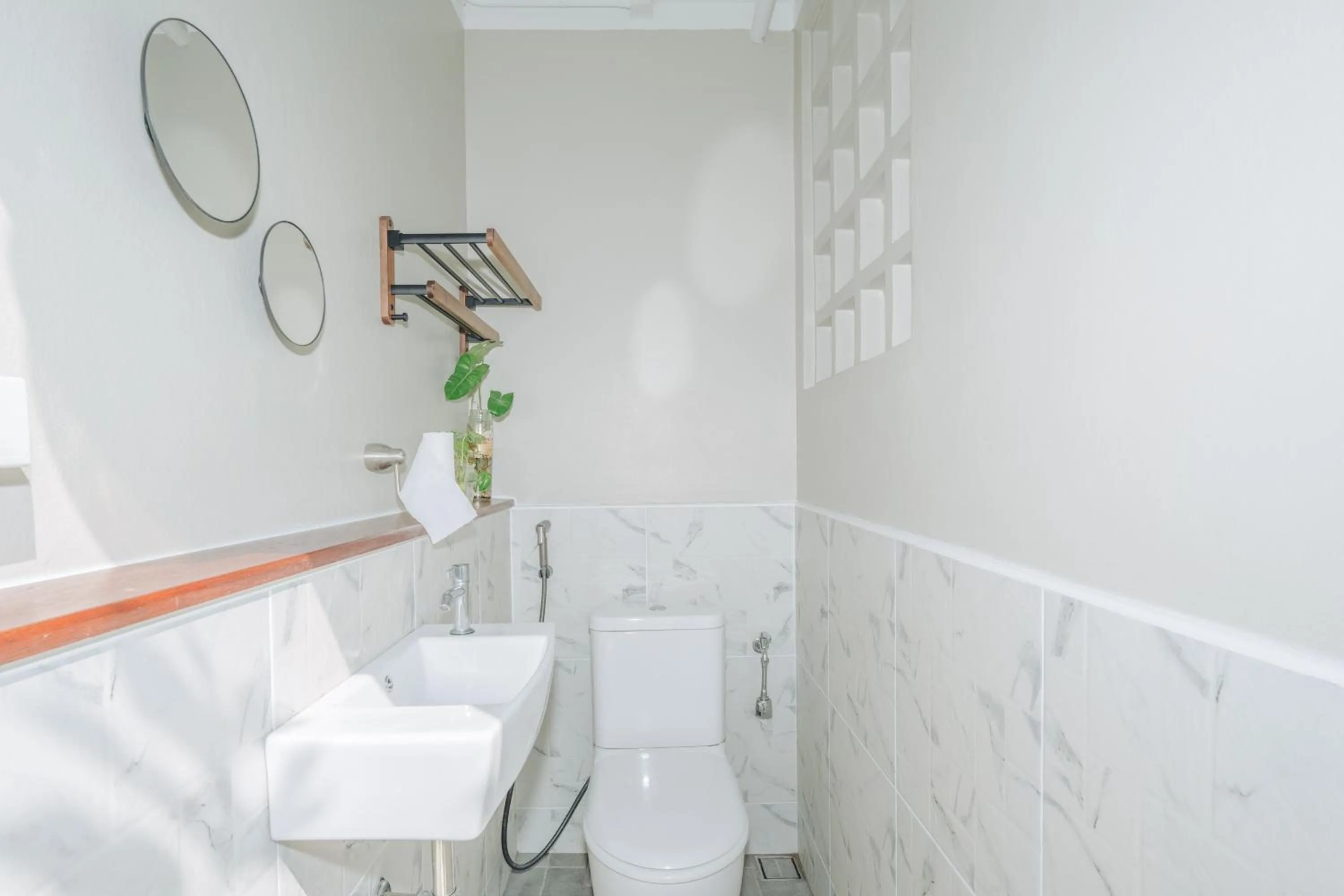 Toilet in Dokdin's Family