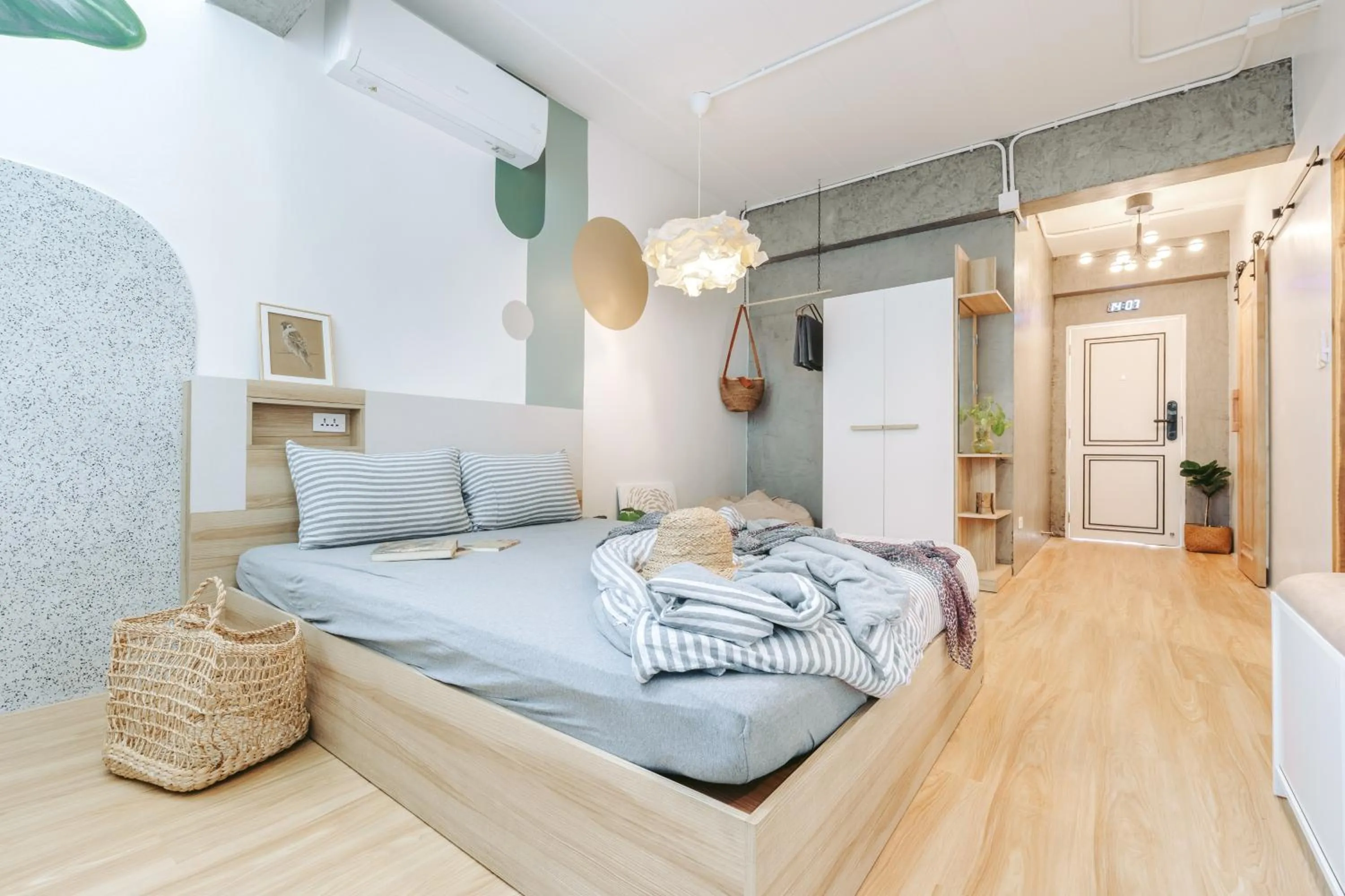 Bed in Dokdin's Family