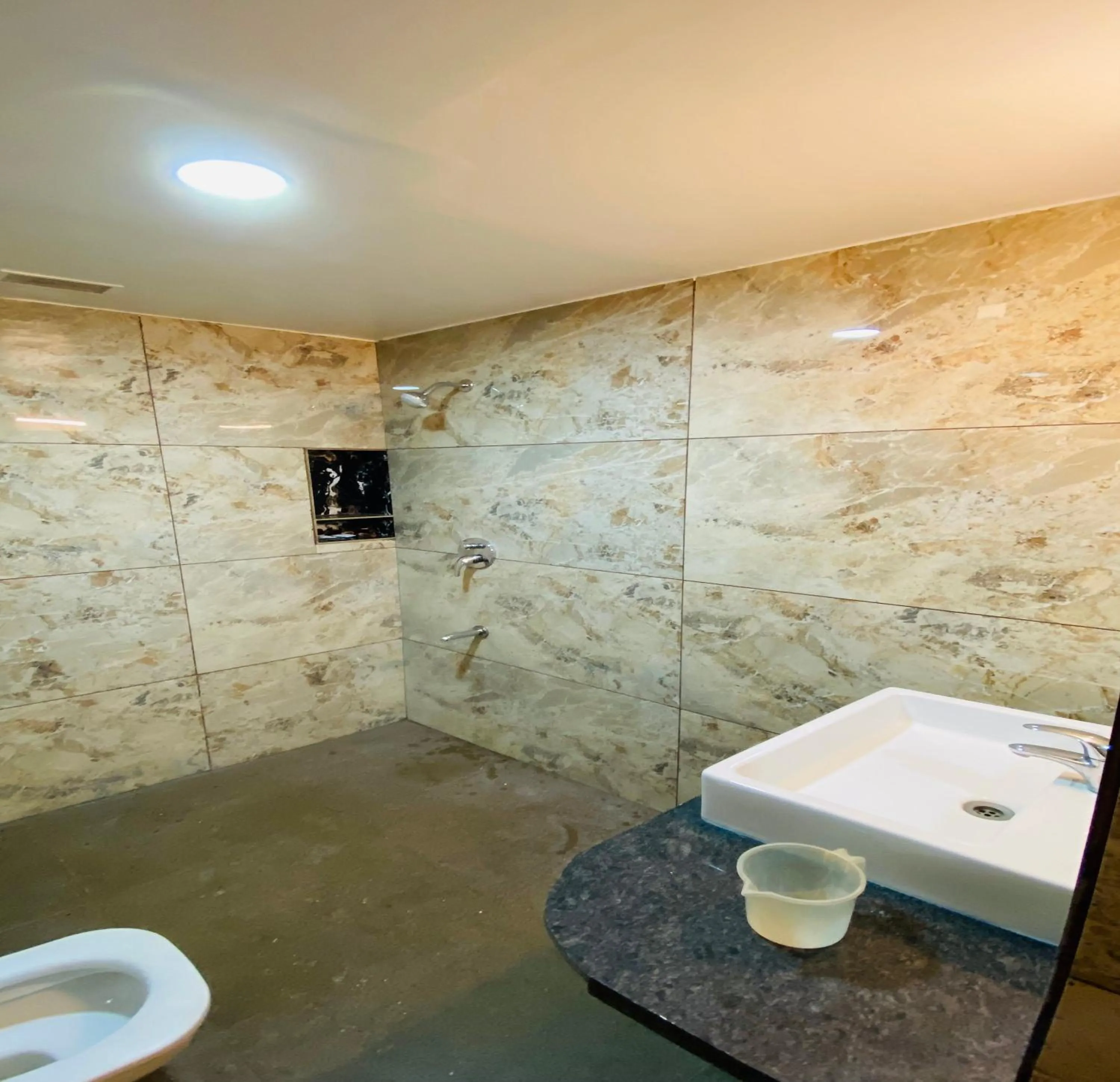 Bathroom in DFRONT GOLDEN PALACE