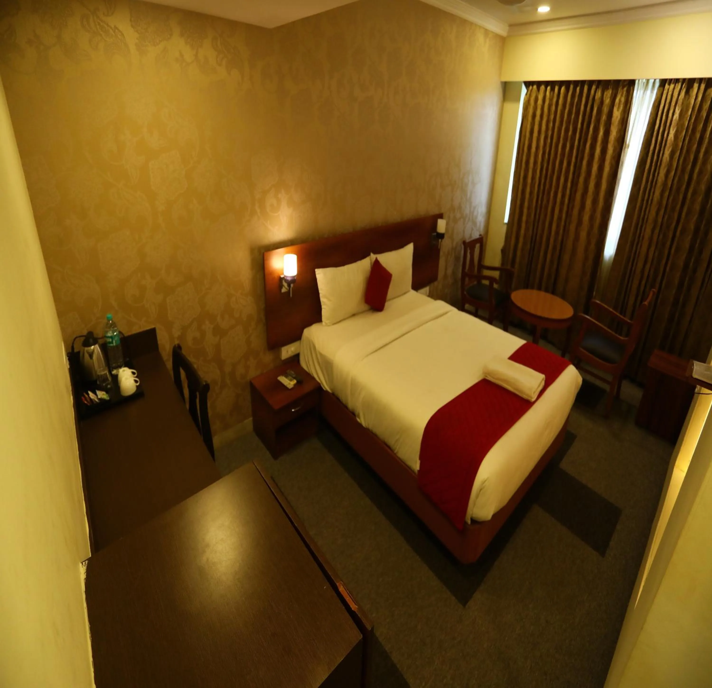 Bed in DFRONT GOLDEN PALACE