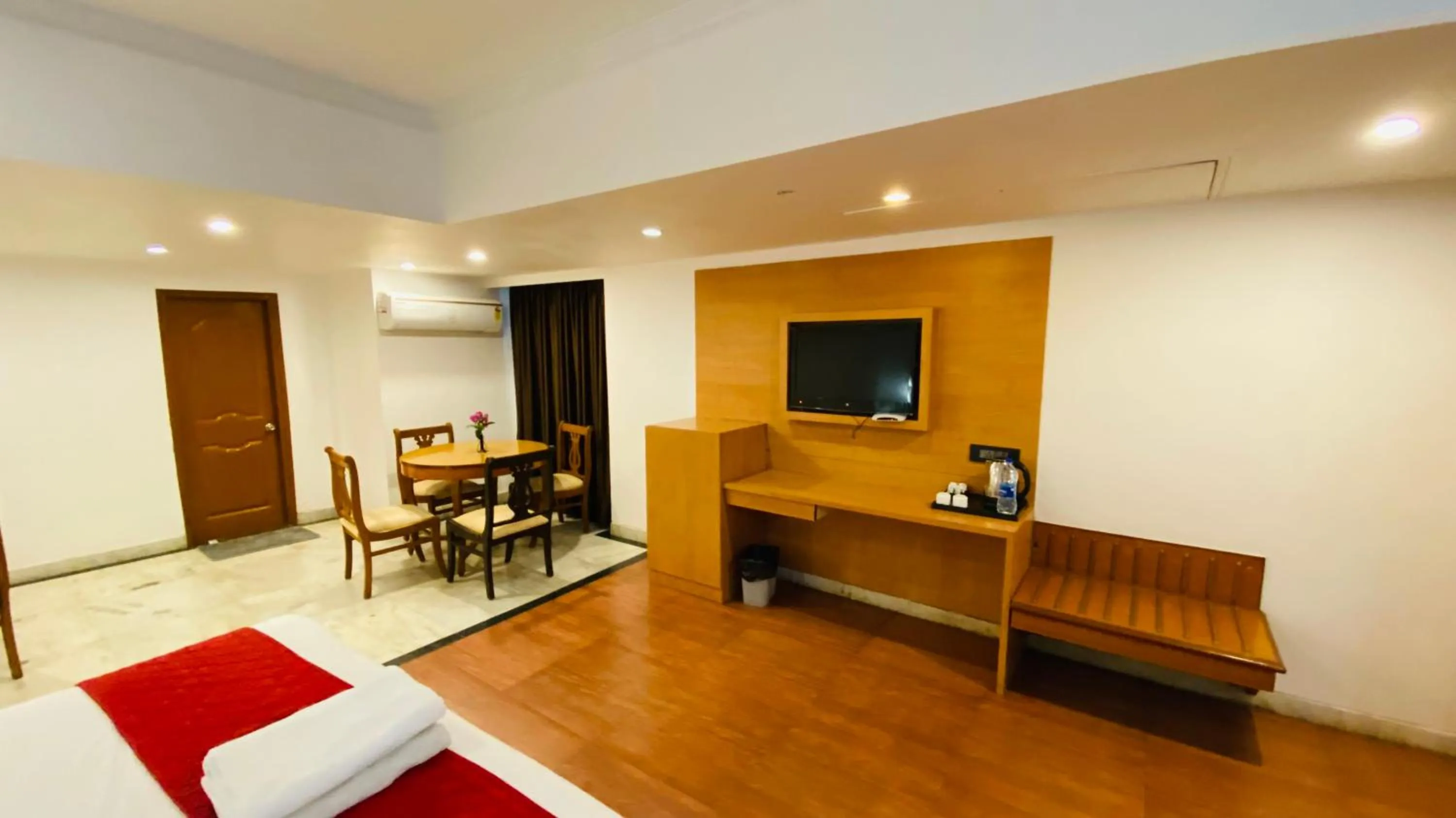 Bed in DFRONT GOLDEN PALACE