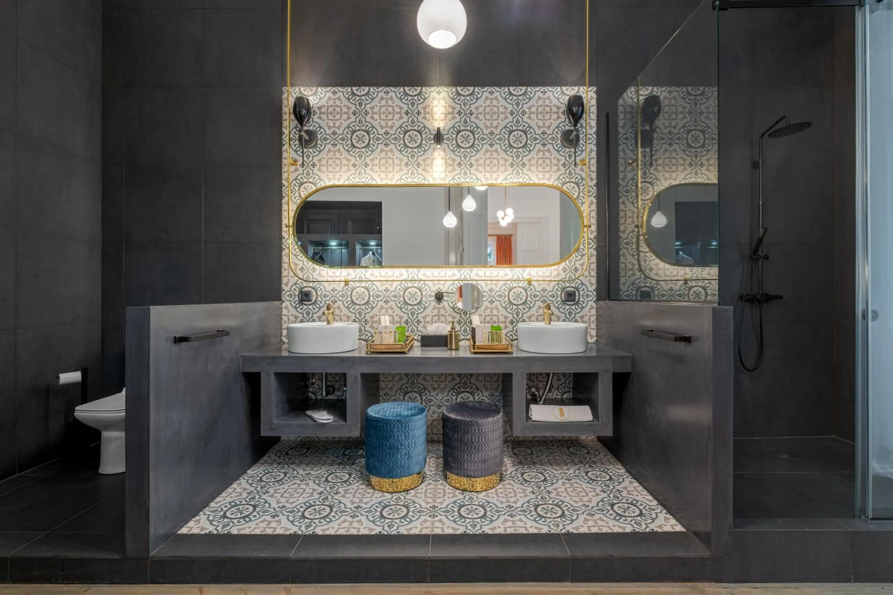 Bathroom in 2 Mazi Suites