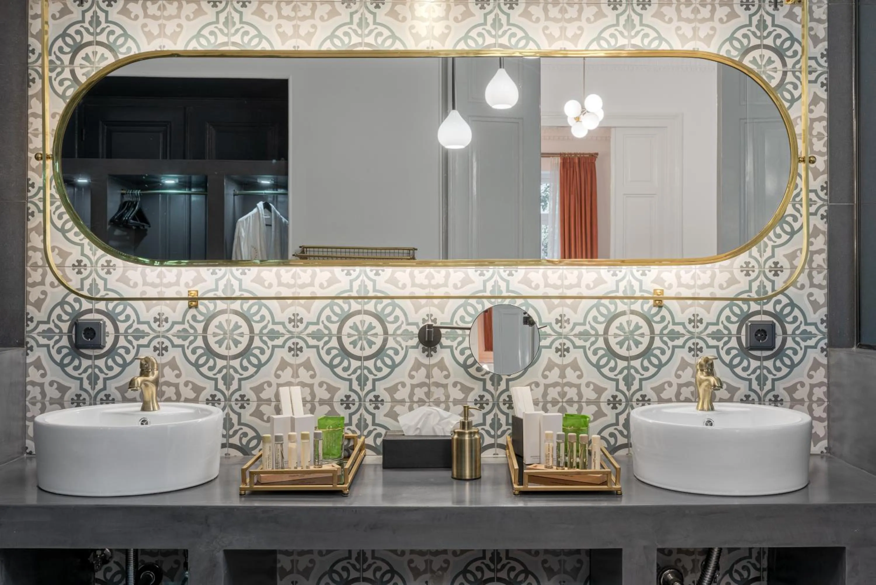 Bathroom in 2 Mazi Suites