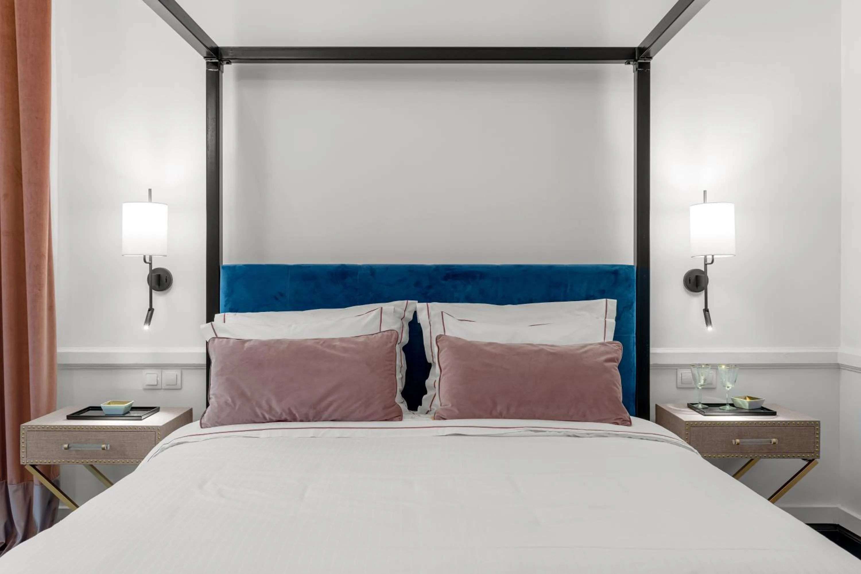 Bed in 2 Mazi Suites