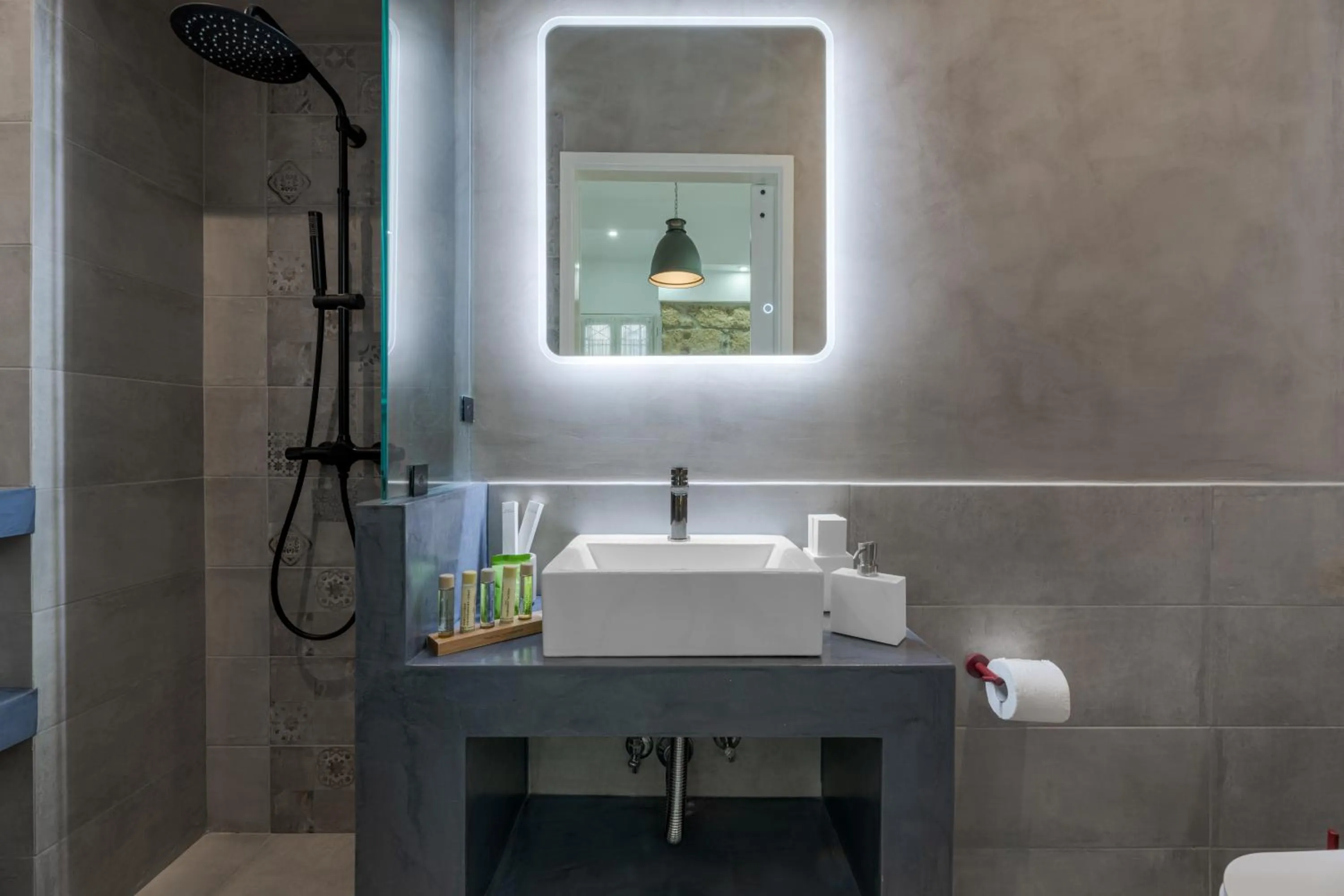 Shower in 2 Mazi Suites