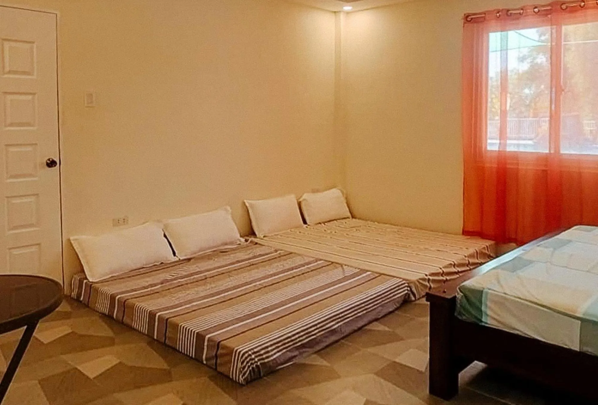 Bed in RedDoorz @ Ham Jam Inn Resort