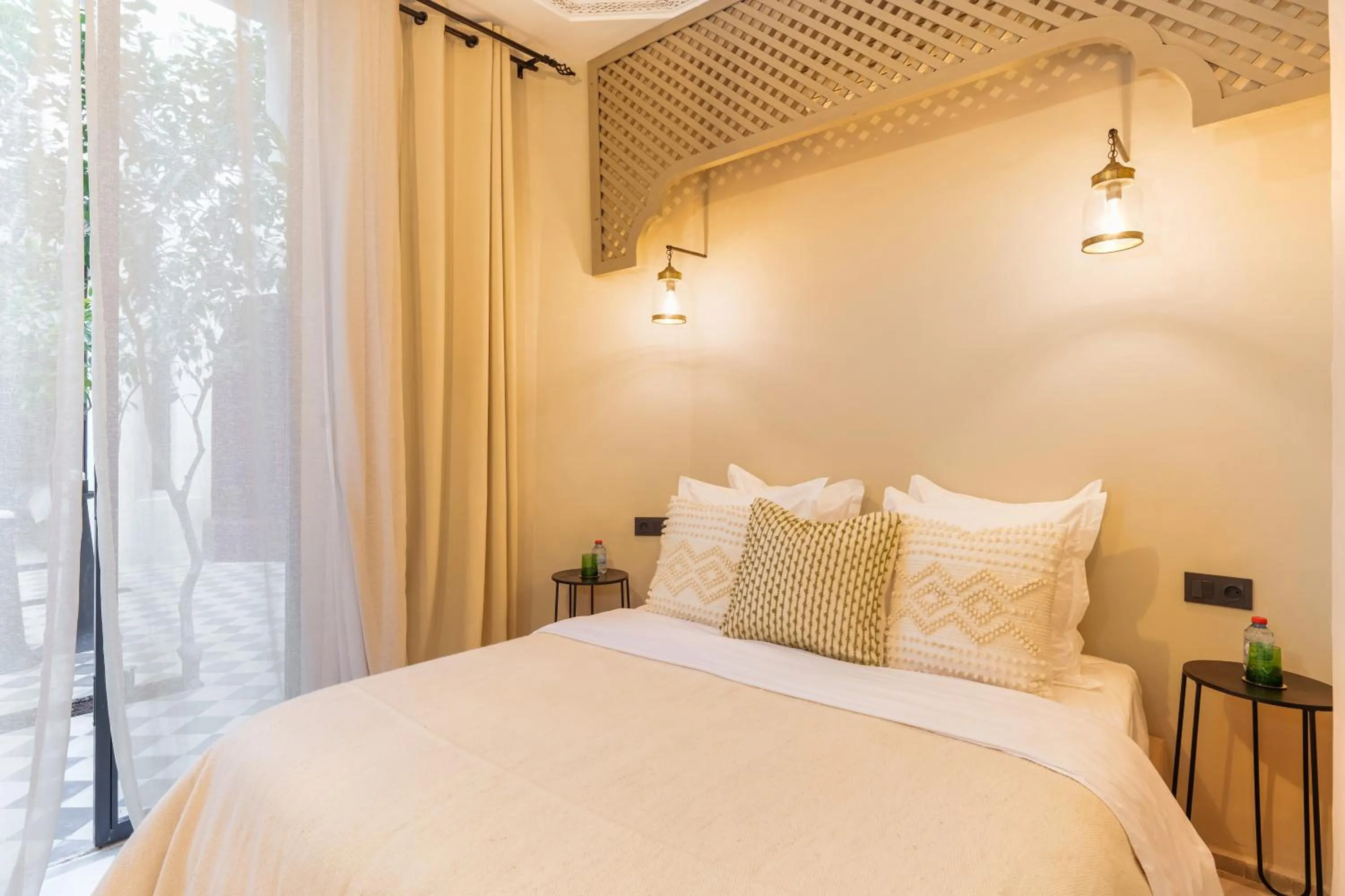 Photo of the whole room, Bed in Riad XO