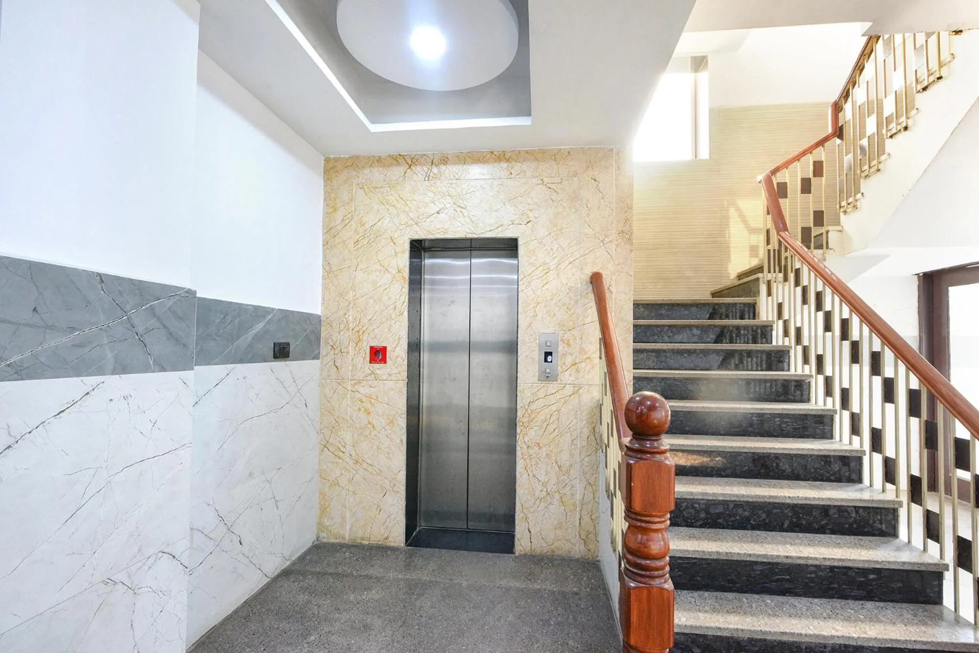 elevator in FabHotel Vibe